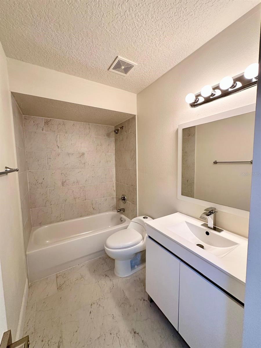 Image 16 of 19 For 5 Eton Lane 