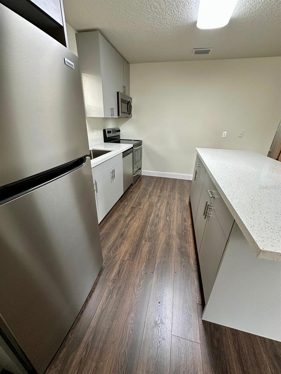 Image 8 of 19 For 5 Eton Lane 