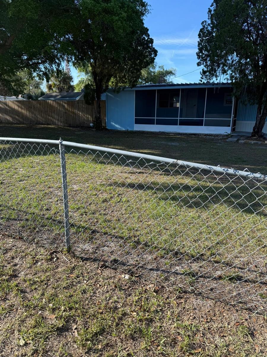 Listing photo id 13 for 4305 Tony Street