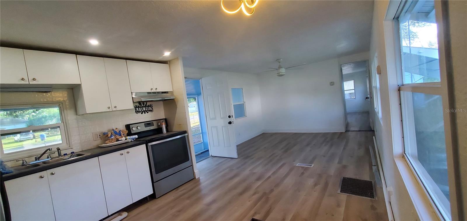 Listing photo id 6 for 4305 Tony Street