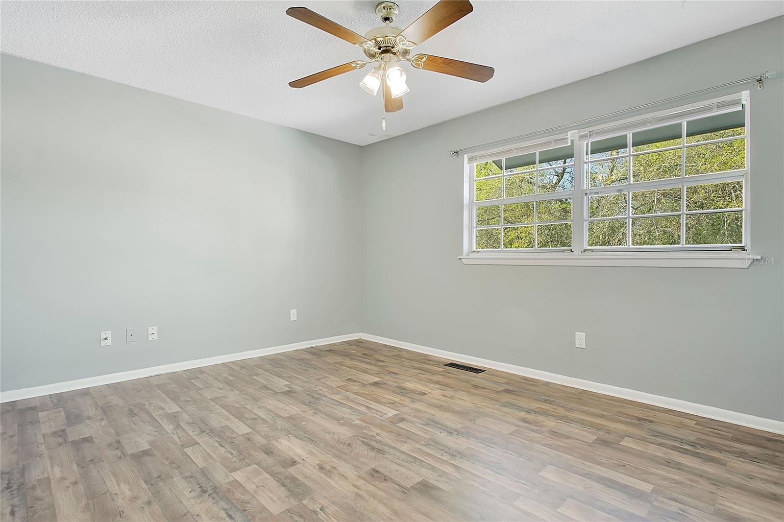 Image 13 of 33 For 832 25th Street