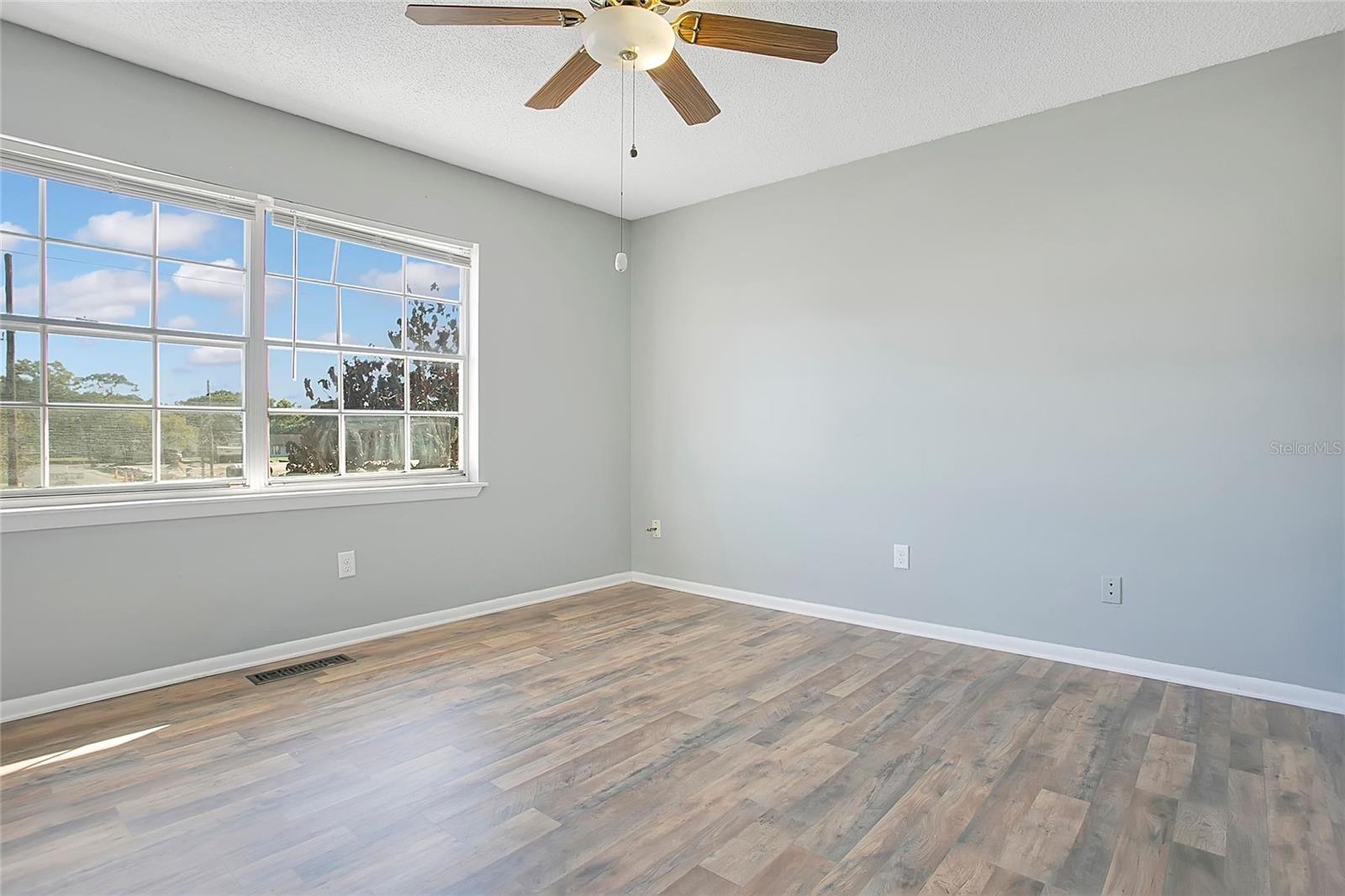 Image 16 of 33 For 832 25th Street