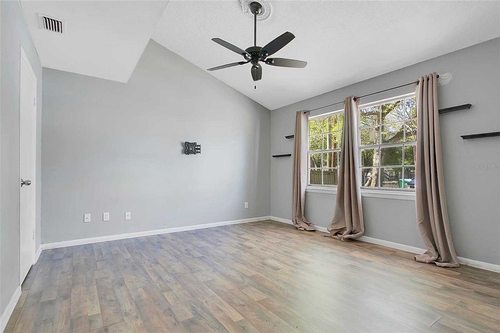 Image 2 of 33 For 832 25th Street