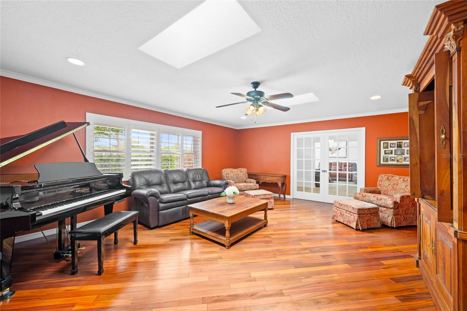 Image 13 of 42 For 305 Palm Springs Drive