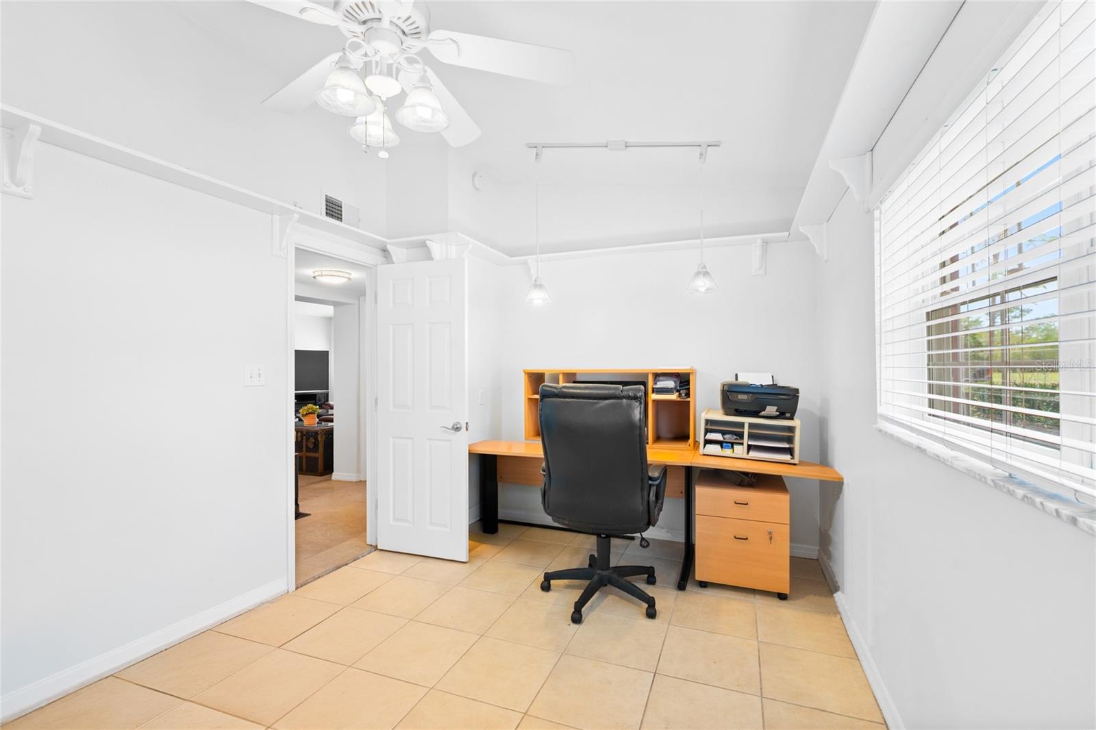 Image 26 of 42 For 305 Palm Springs Drive