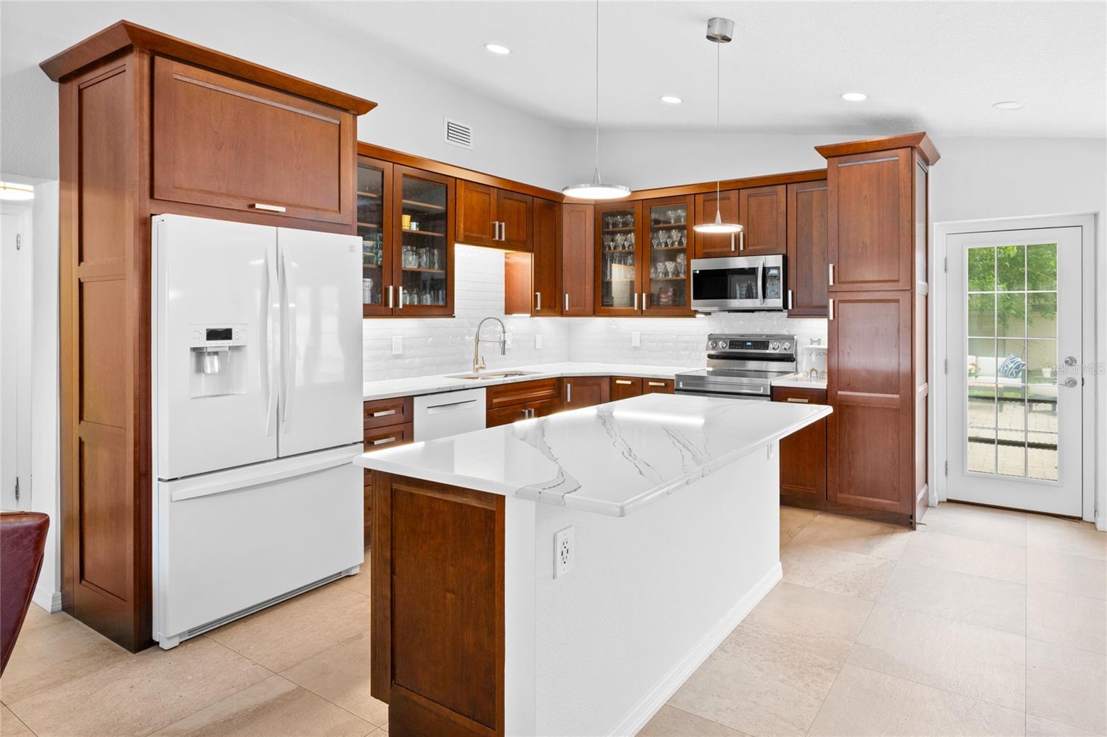 Image 8 of 42 For 305 Palm Springs Drive