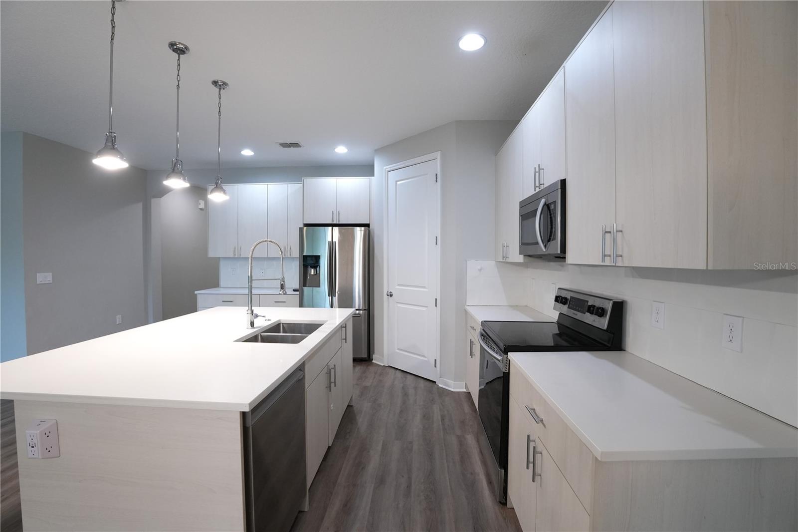 Image 6 of 25 For 2004 Grant Avenue