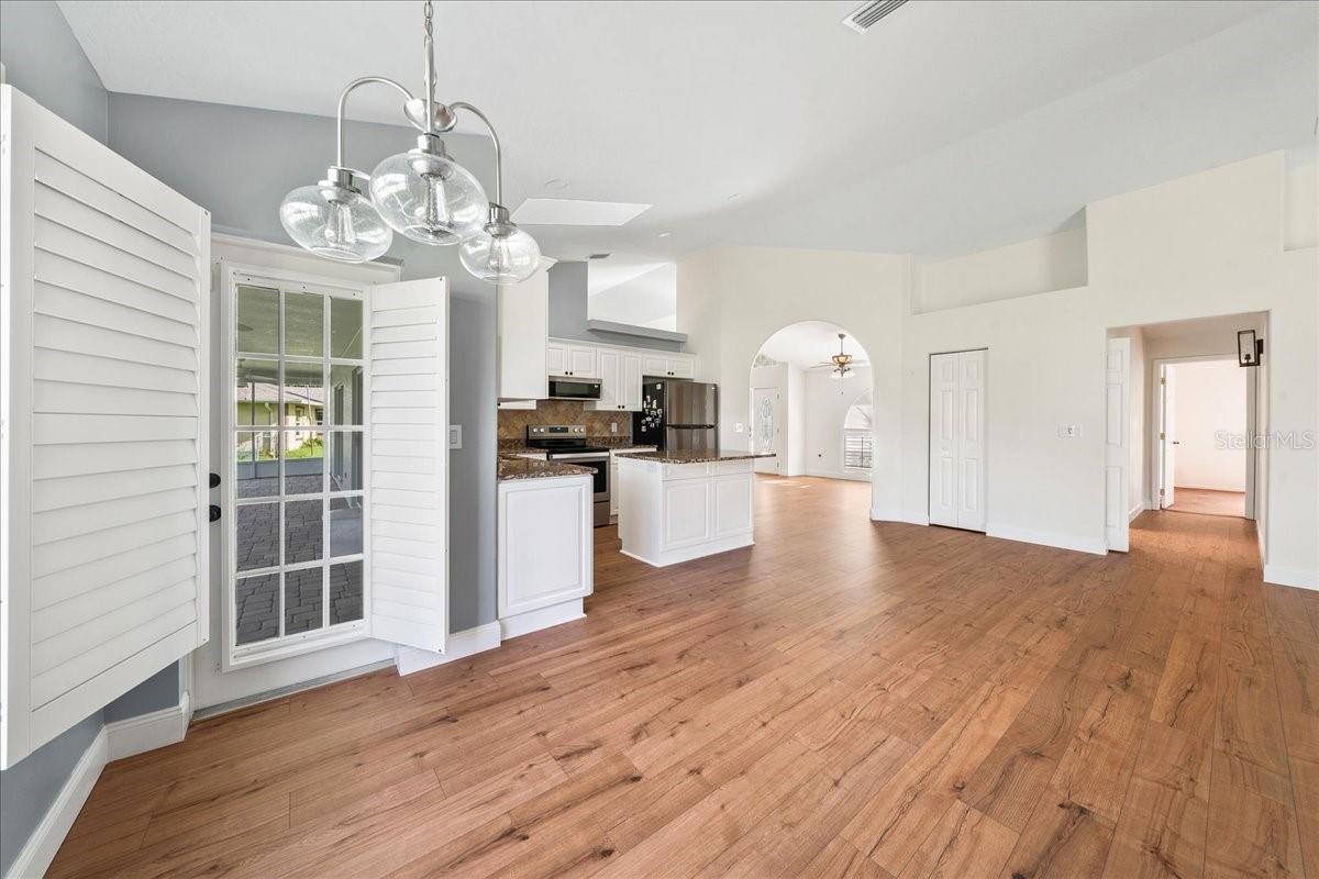 Image 12 of 36 For 1540 Hope Court Se