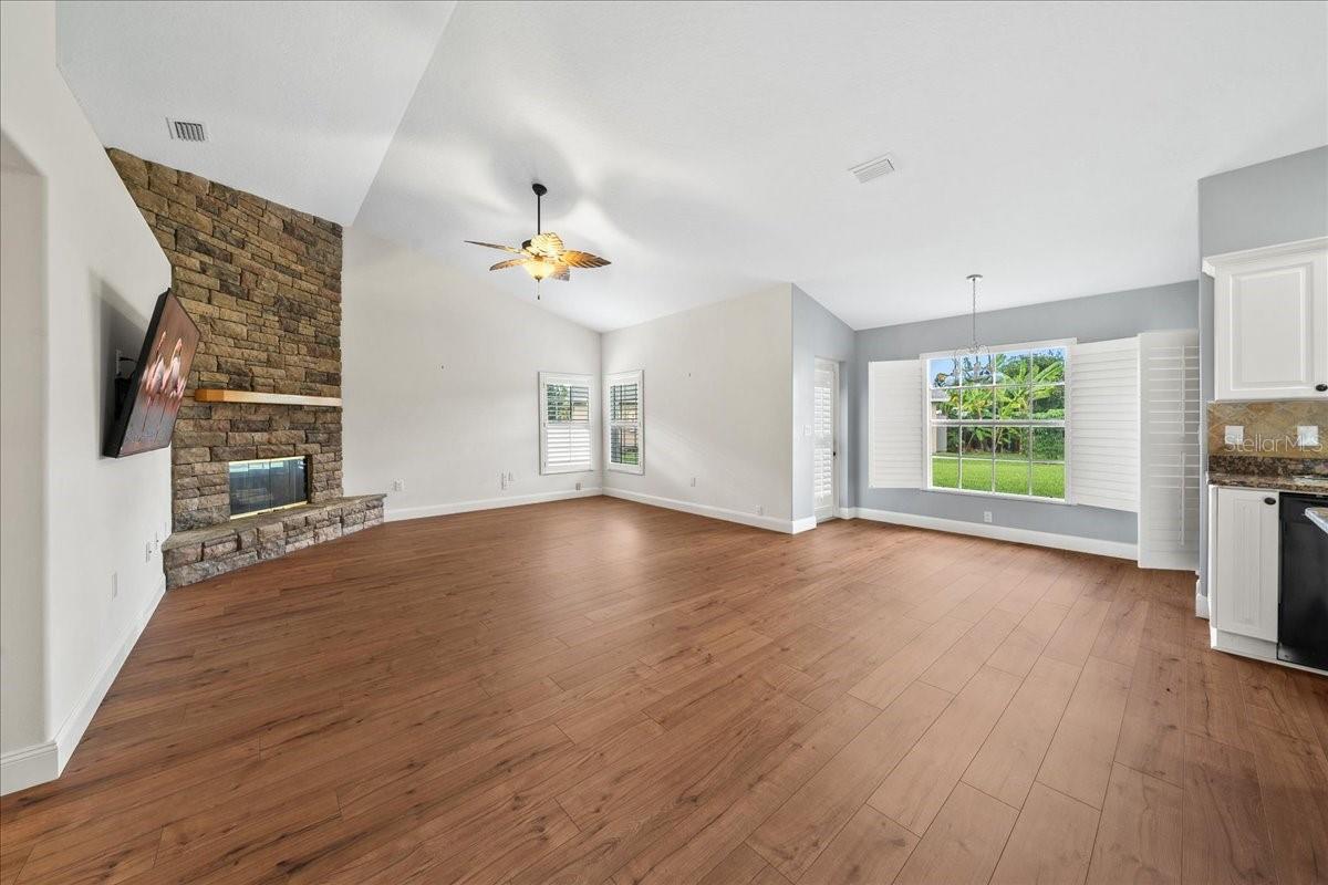 Image 15 of 36 For 1540 Hope Court Se