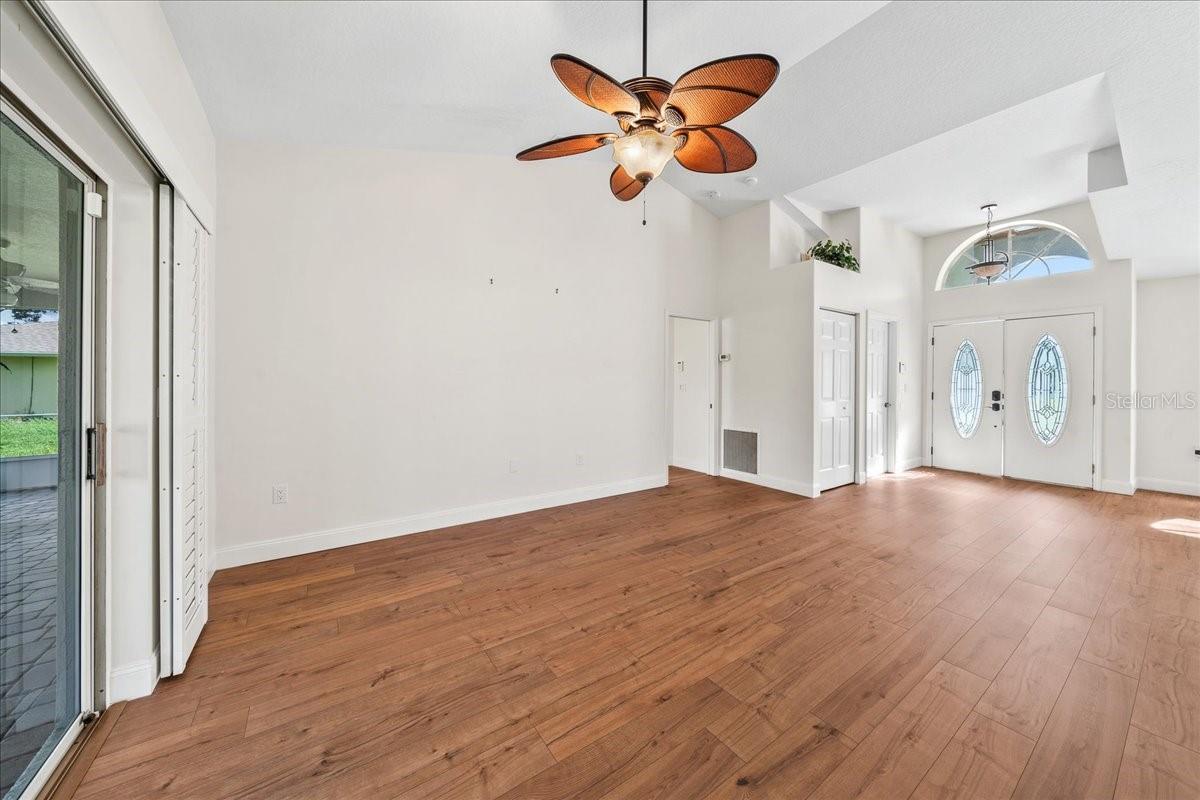 Image 6 of 36 For 1540 Hope Court Se