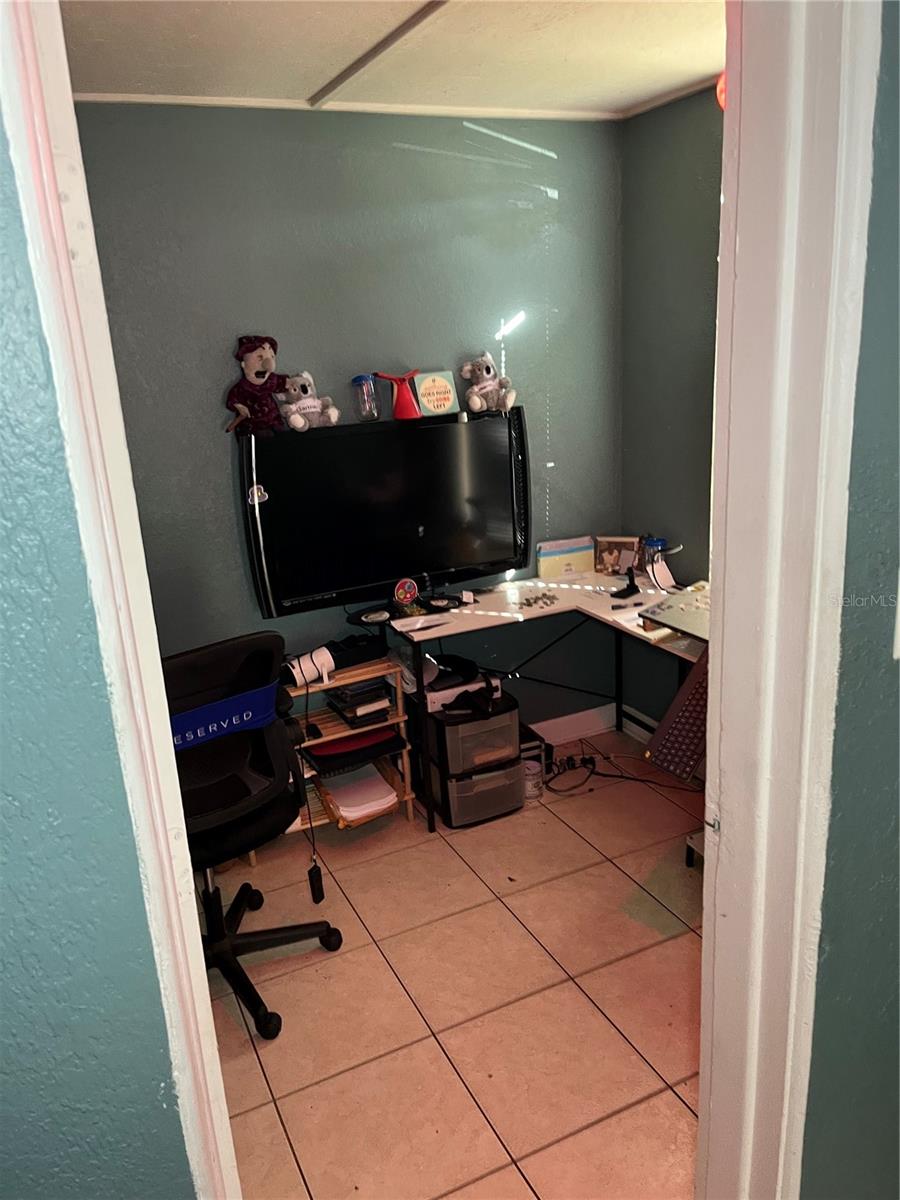 Image 4 of 8 For 4325 Lake Lawne Avenue