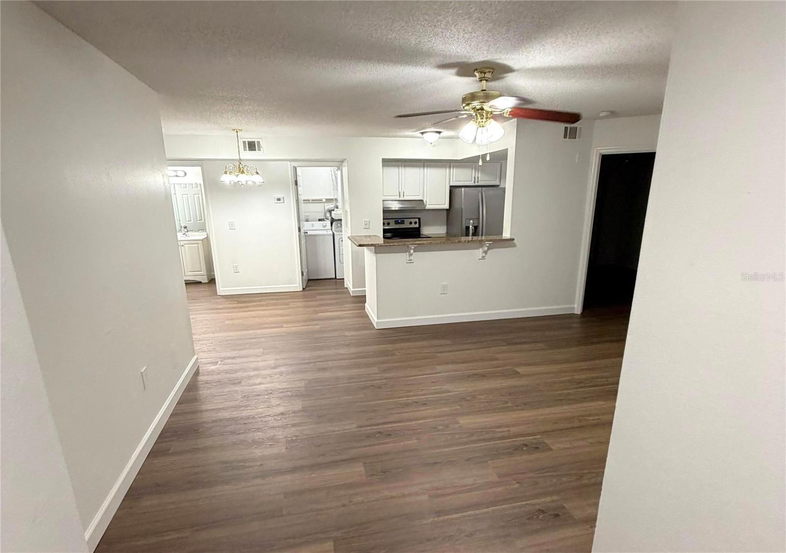 Image 2 of 19 For 433 Fountainhead Circle 192