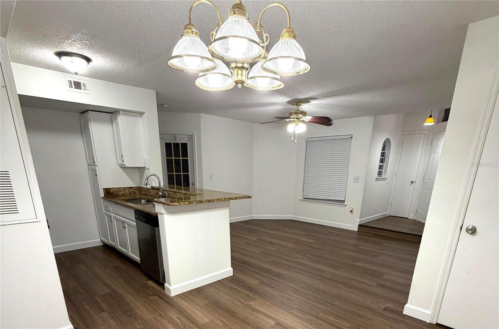 Image 3 of 19 For 433 Fountainhead Circle 192