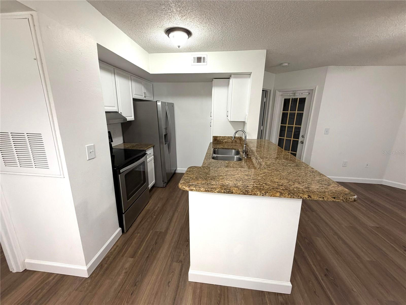 Image 6 of 19 For 433 Fountainhead Circle 192