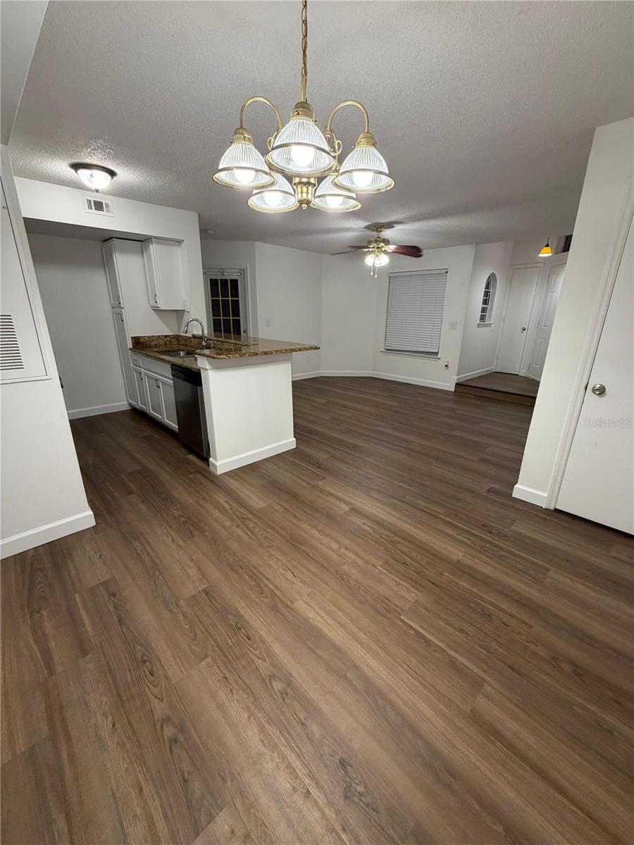 Image 7 of 19 For 433 Fountainhead Circle 192