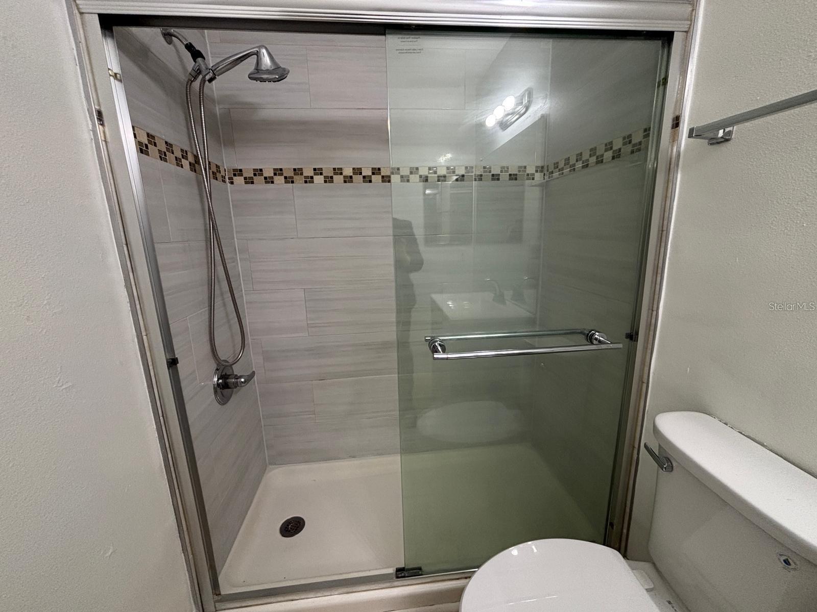 Image 9 of 19 For 433 Fountainhead Circle 192