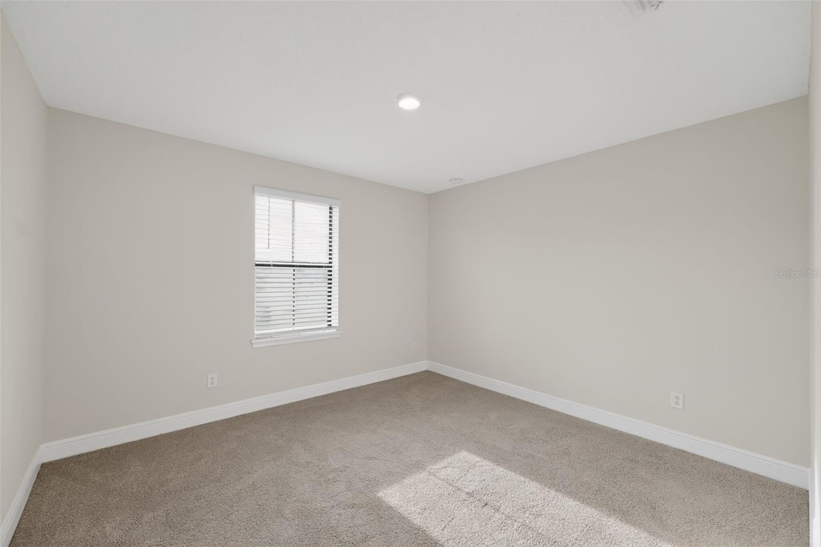 Image 10 of 30 For 193 Macaulay S Cove