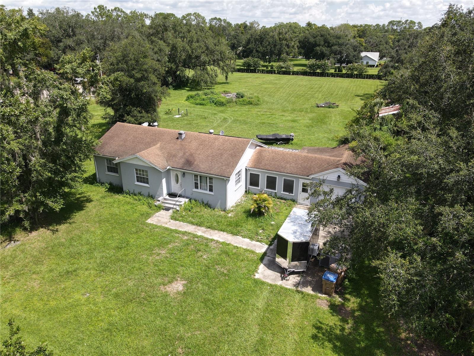 Listing photo id 5 for 6043 Orange Blossom Trail