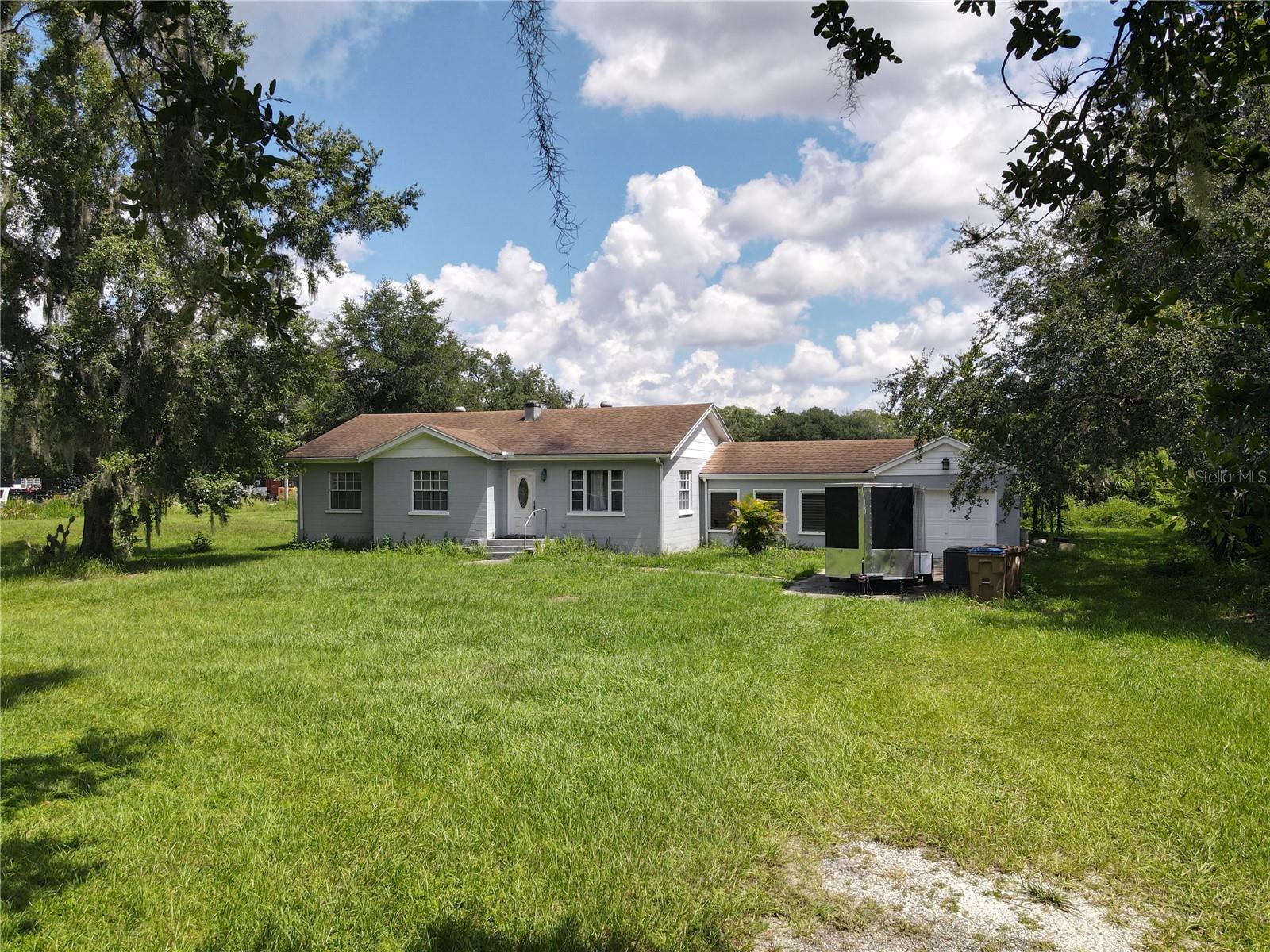 Listing photo id 6 for 6043 Orange Blossom Trail