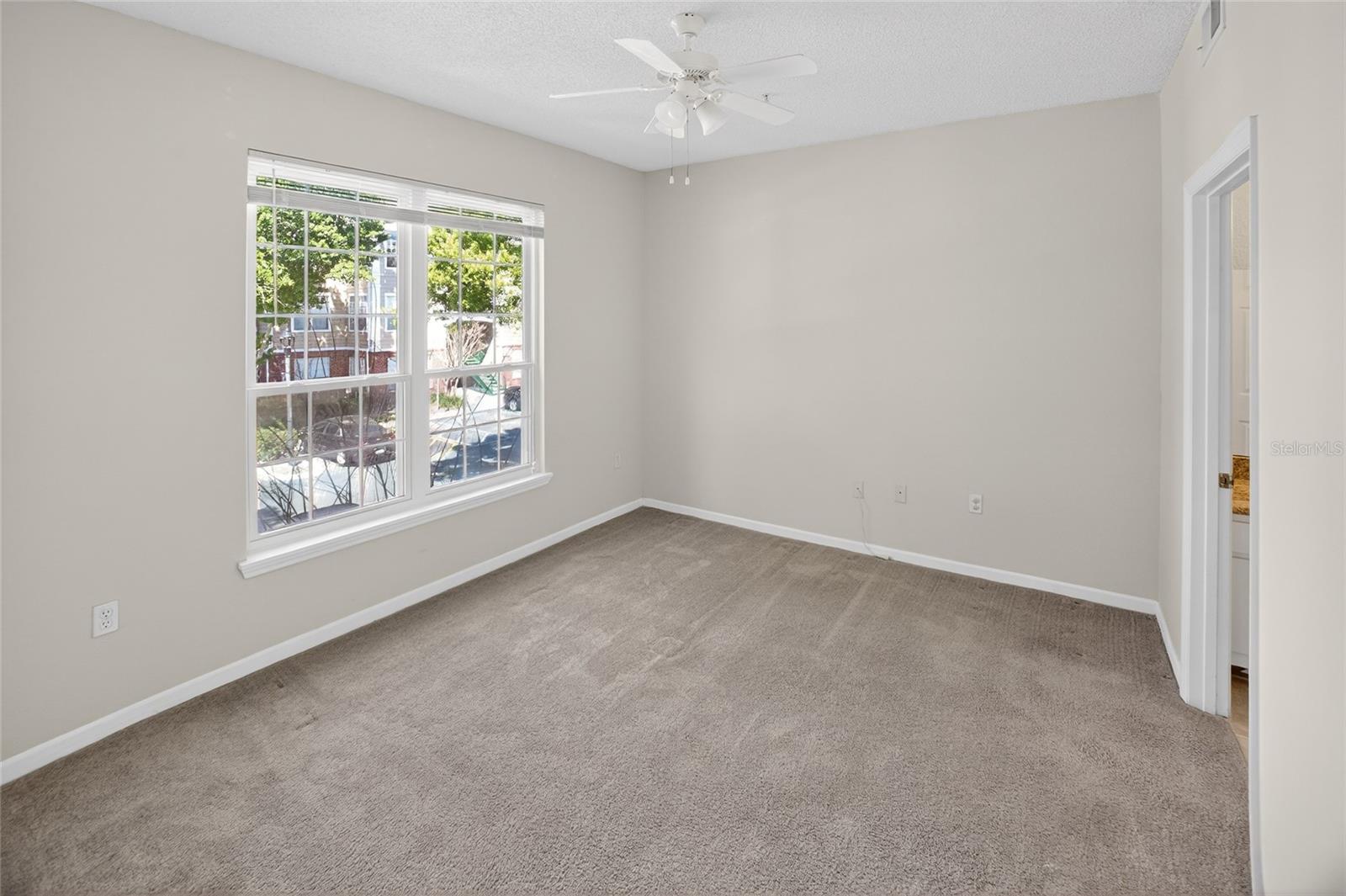 Image 15 of 37 For 13015 Plantation Park Circle 1024