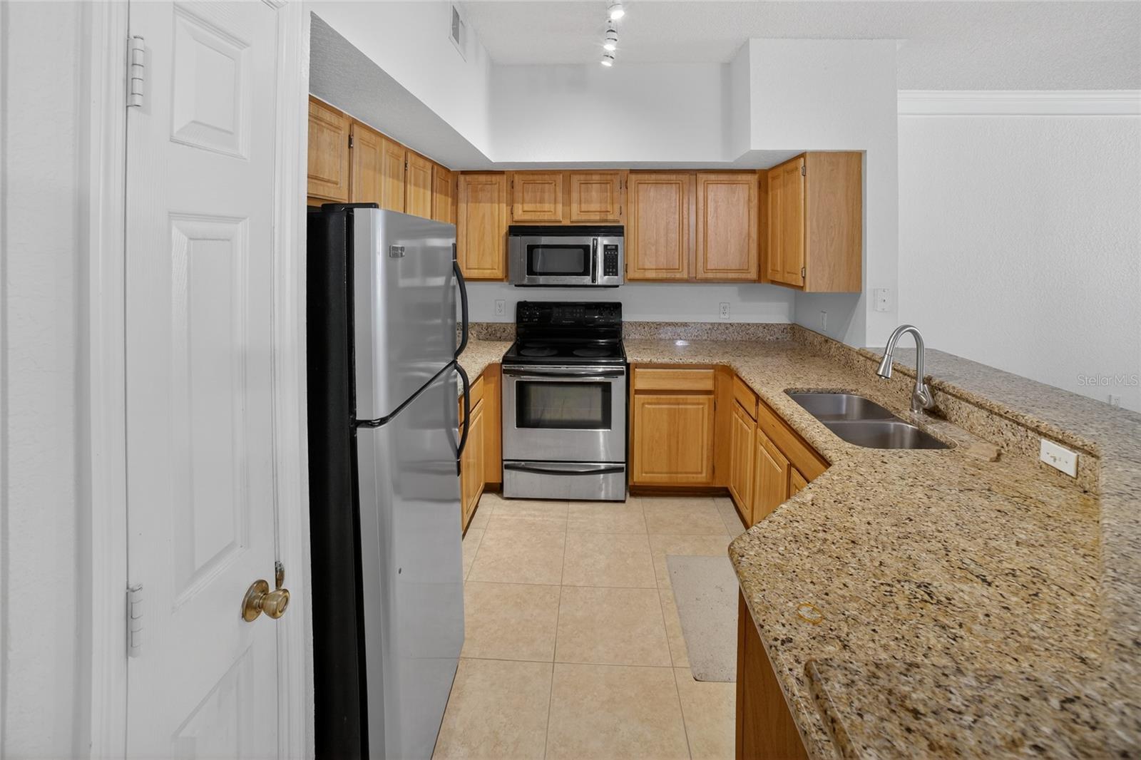 Image 7 of 37 For 13015 Plantation Park Circle 1024