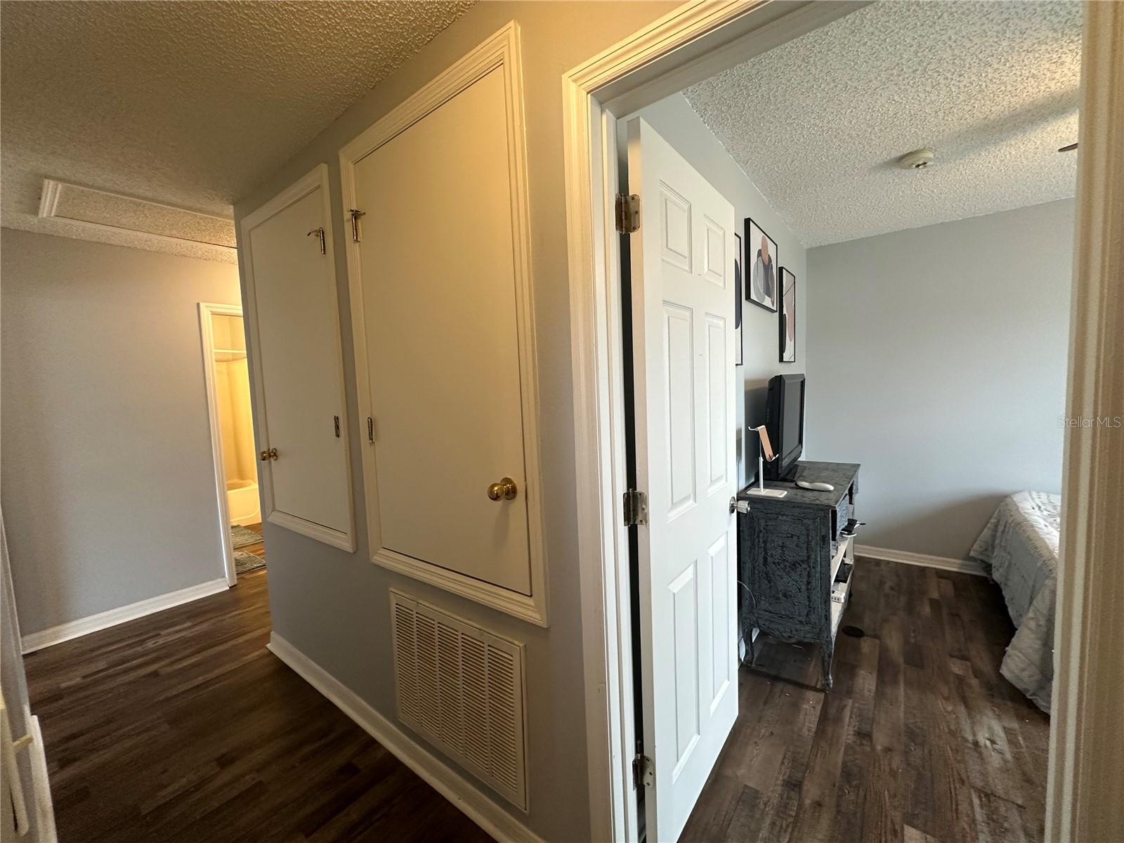 Image 17 of 39 For 102 Wheatfield Circle