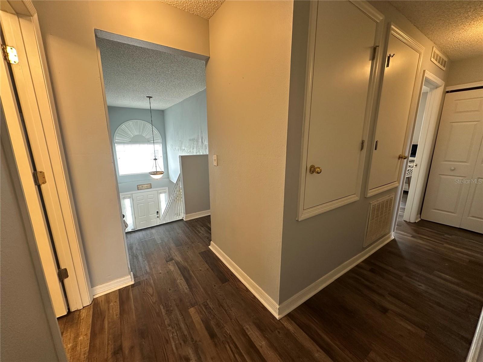 Image 18 of 39 For 102 Wheatfield Circle