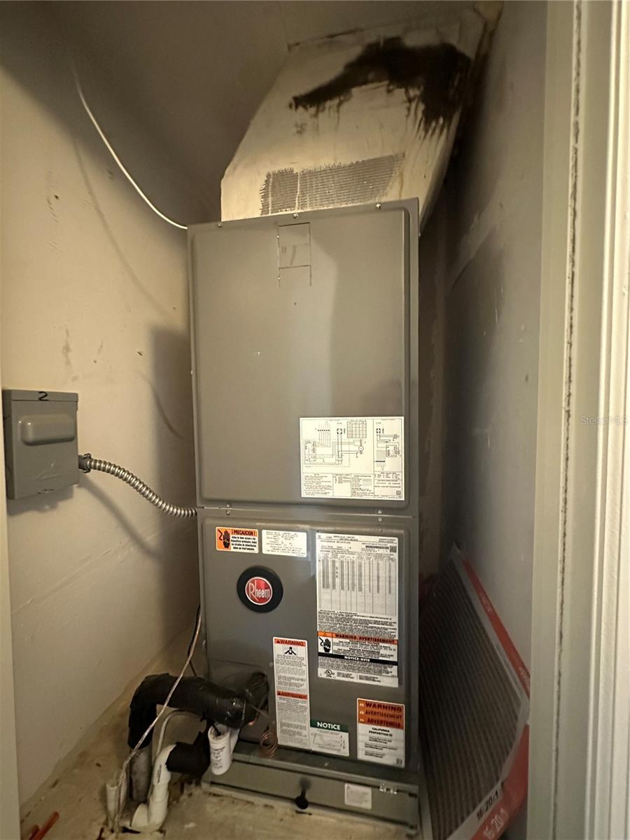 Image 24 of 39 For 102 Wheatfield Circle