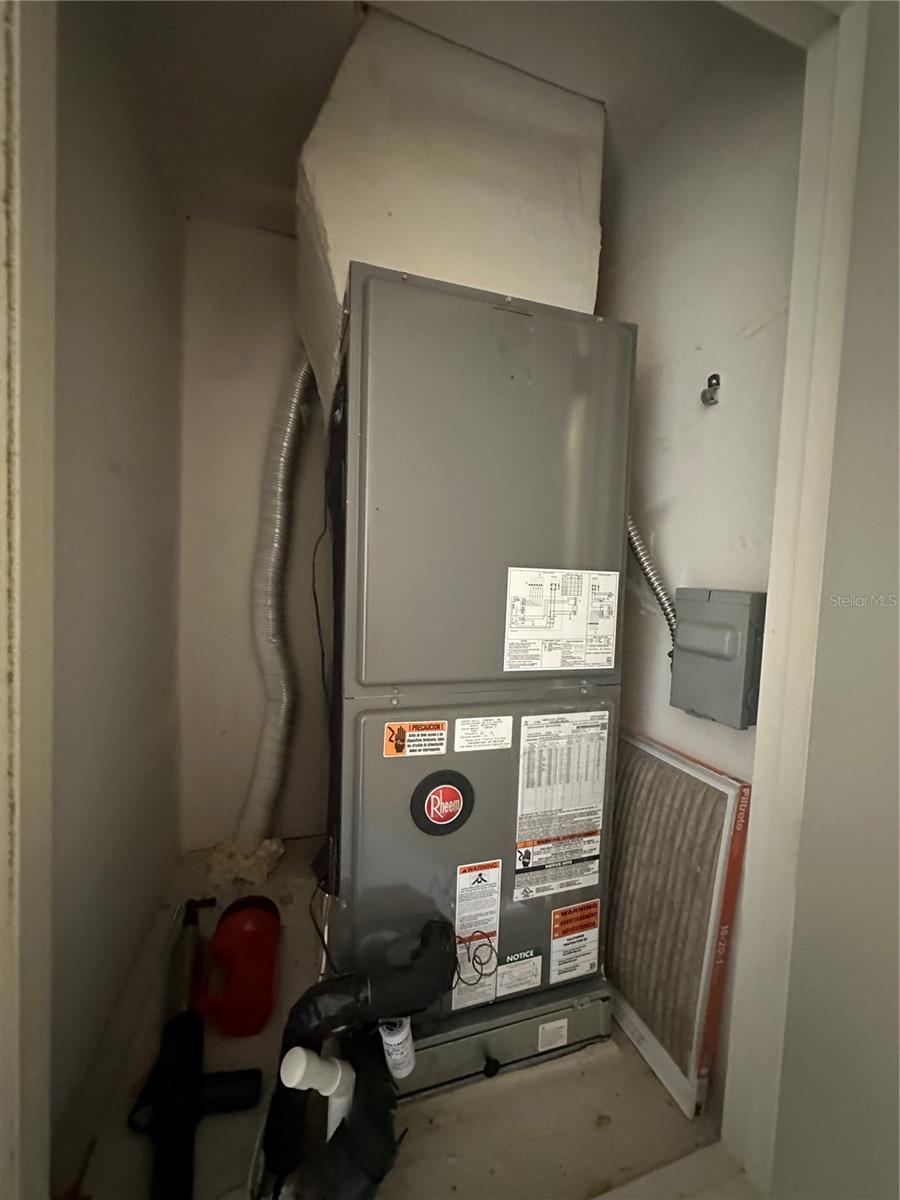 Image 25 of 39 For 102 Wheatfield Circle