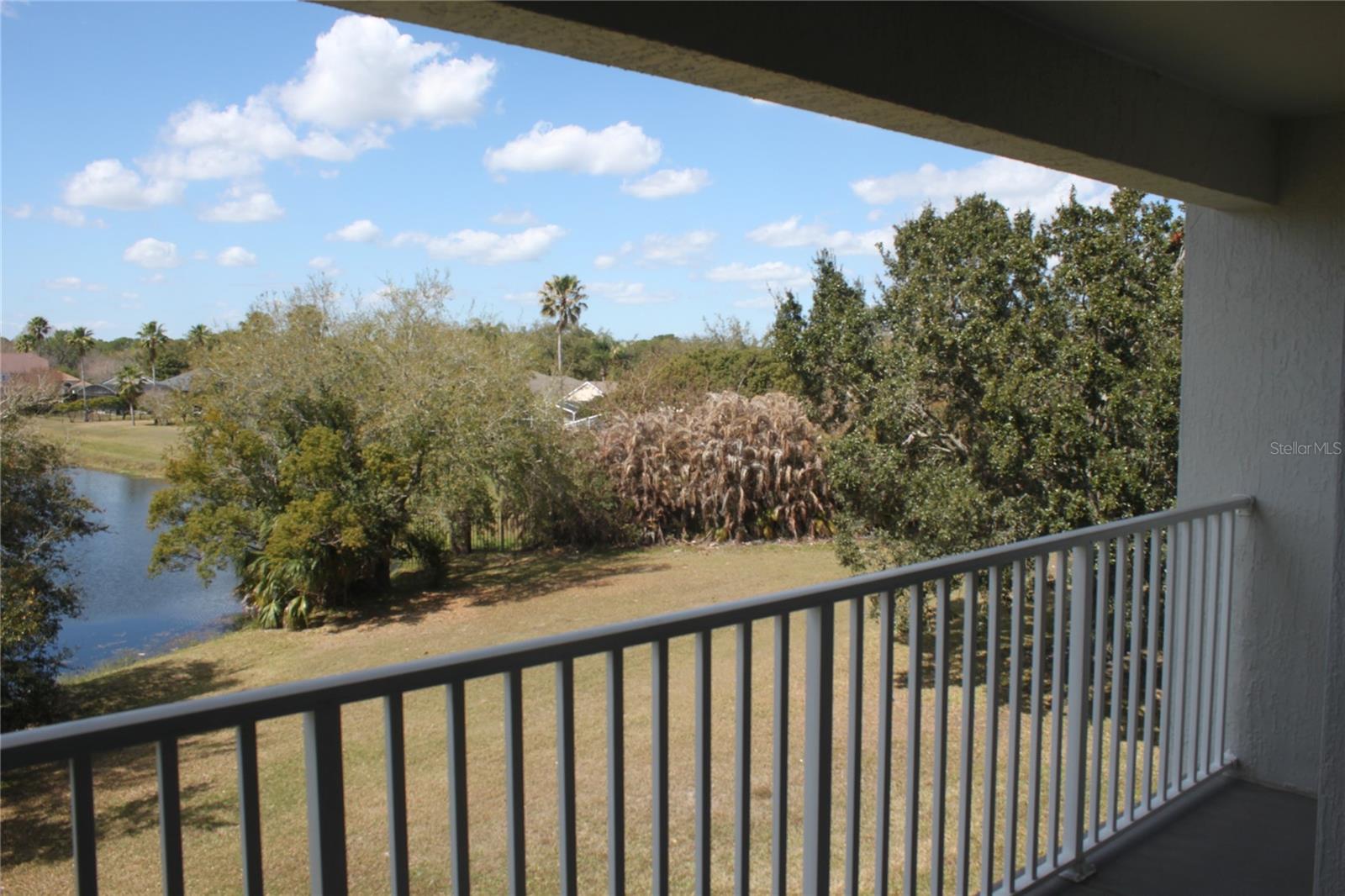 Image 11 of 25 For 13929 Fairway Island Drive 834