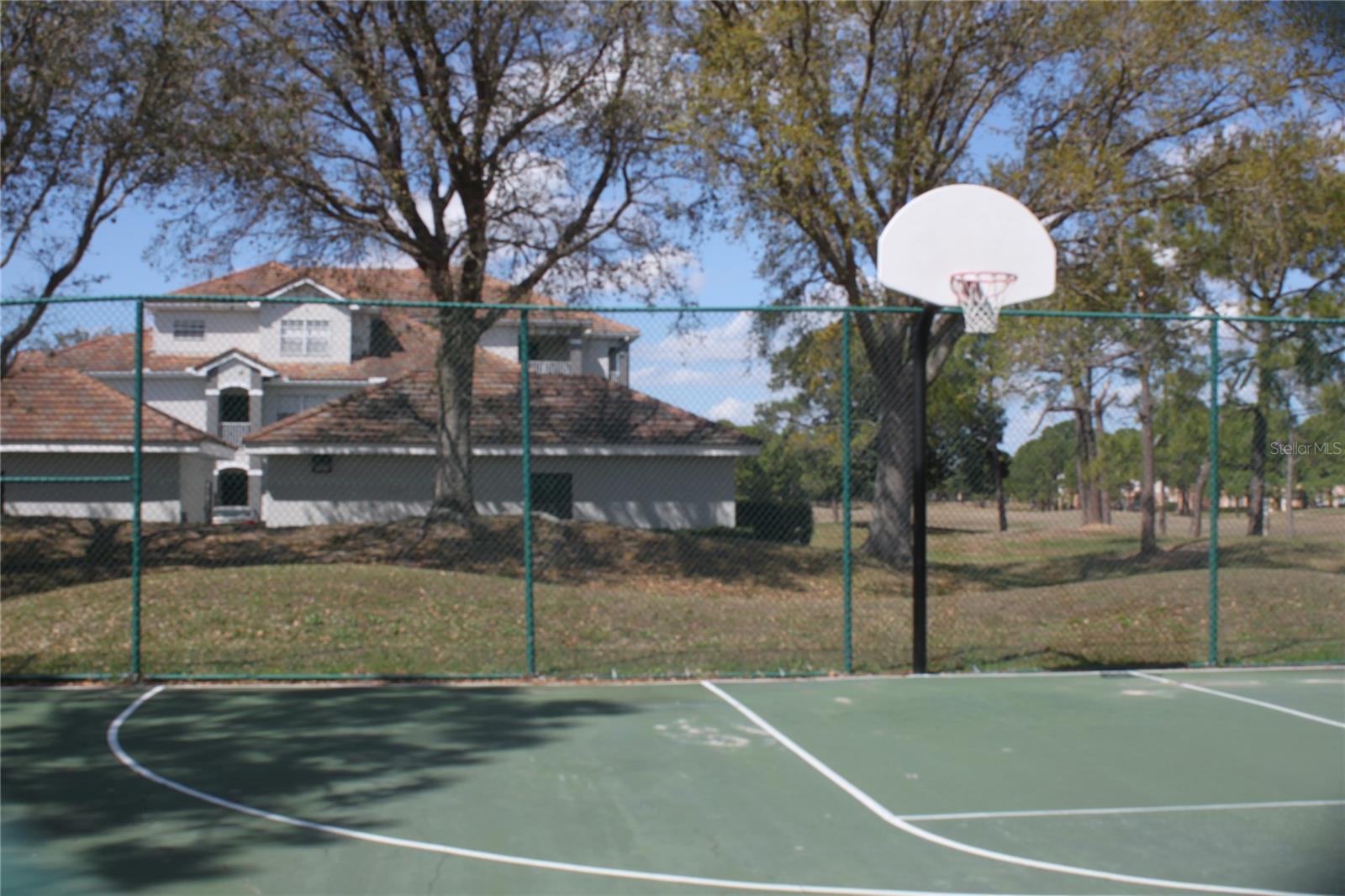 Image 15 of 25 For 13929 Fairway Island Drive 834