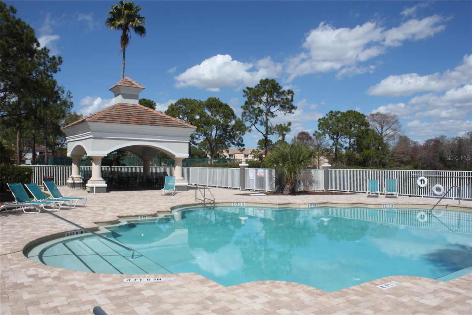 Image 21 of 25 For 13929 Fairway Island Drive 834