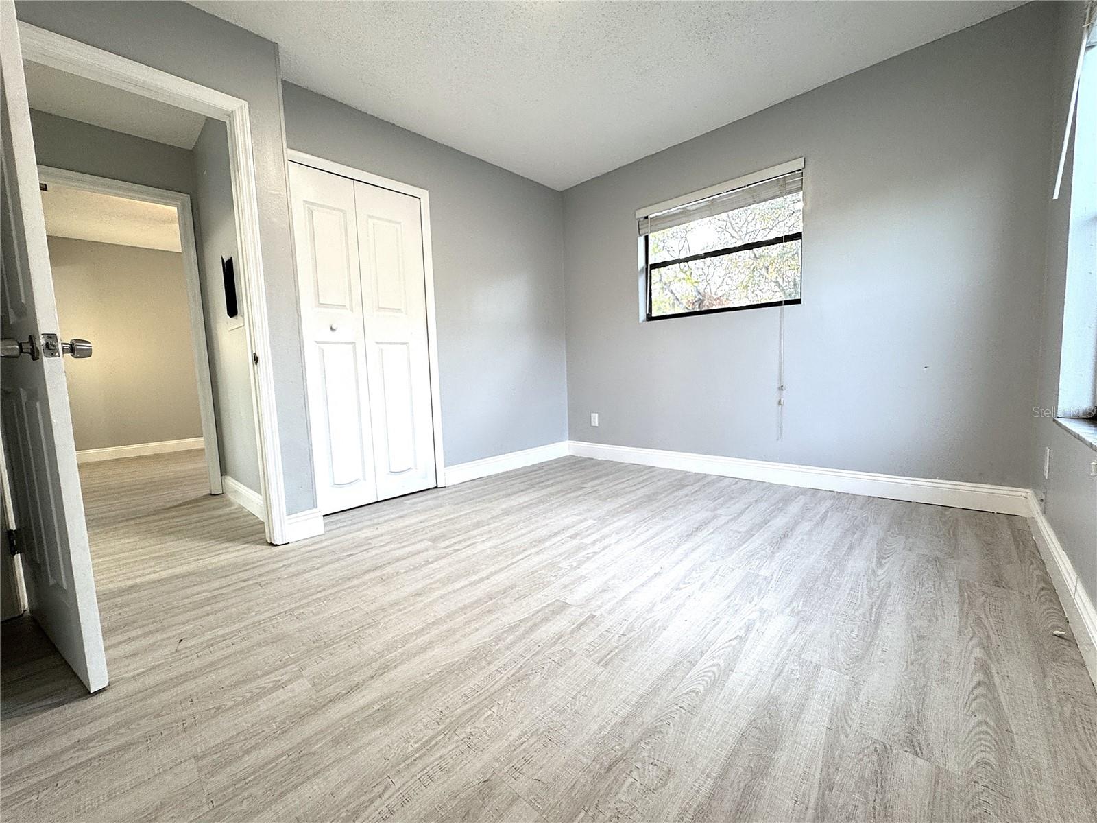 Image 11 of 43 For 421 Normandale Avenue