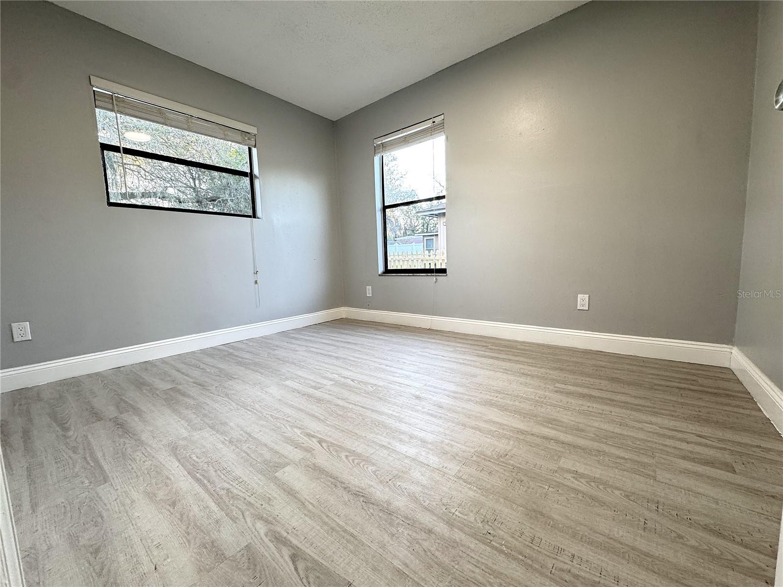 Image 12 of 43 For 421 Normandale Avenue