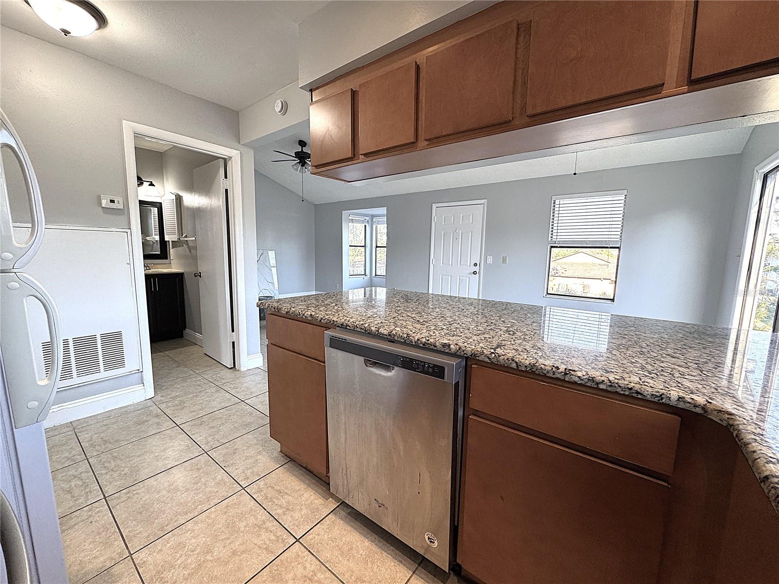 Image 17 of 43 For 421 Normandale Avenue