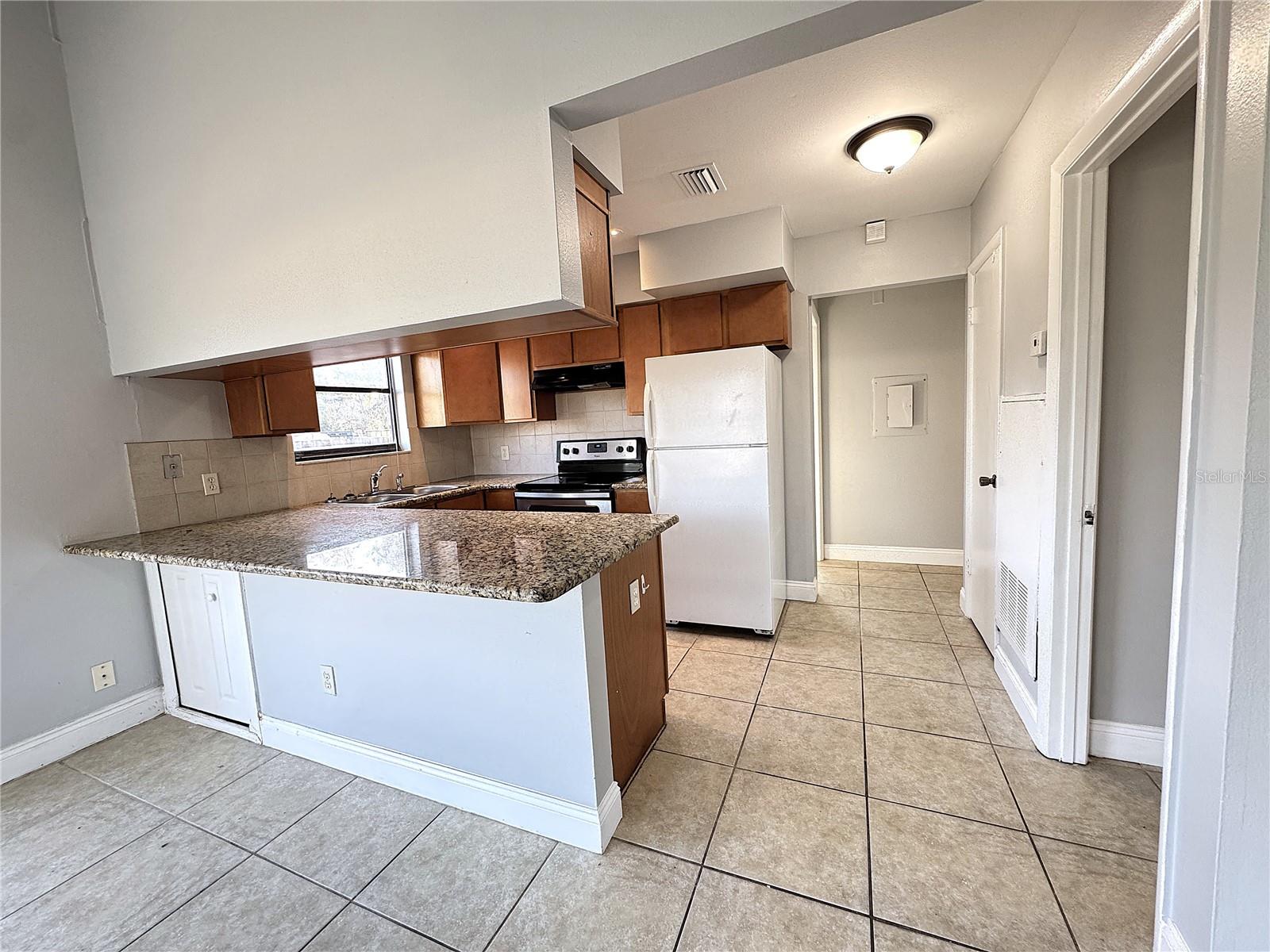 Image 18 of 43 For 421 Normandale Avenue