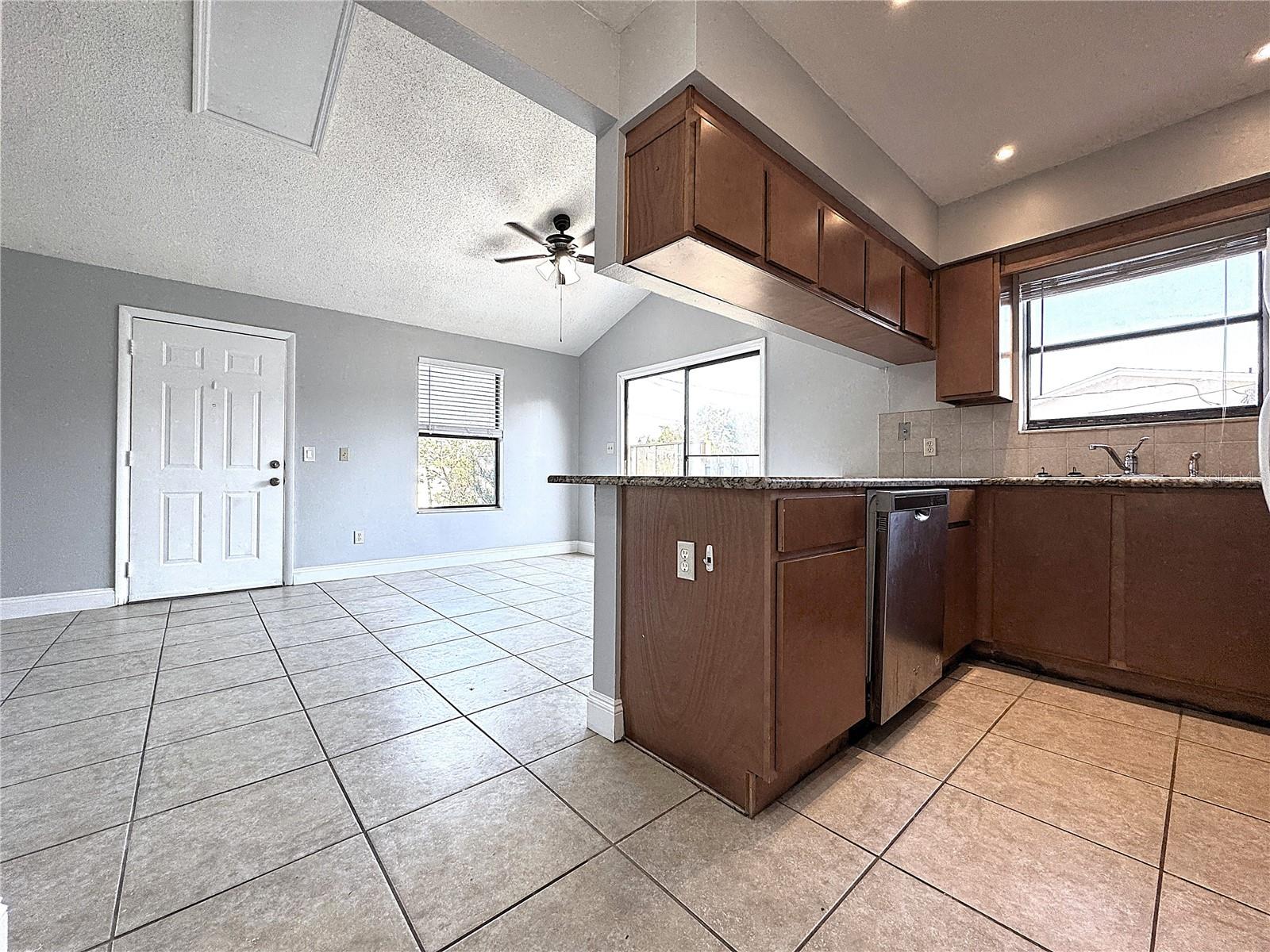 Image 19 of 43 For 421 Normandale Avenue