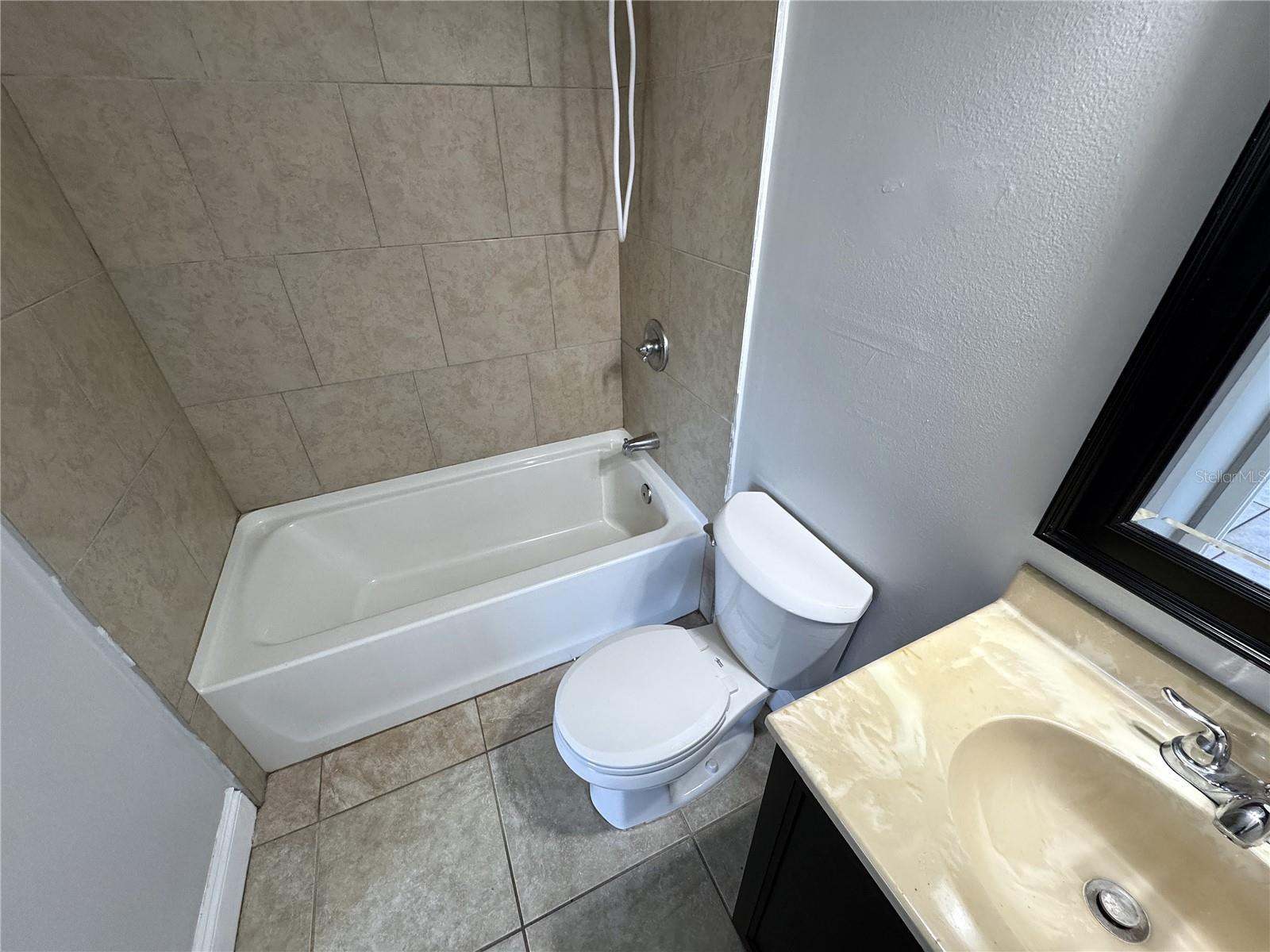 Image 25 of 43 For 421 Normandale Avenue