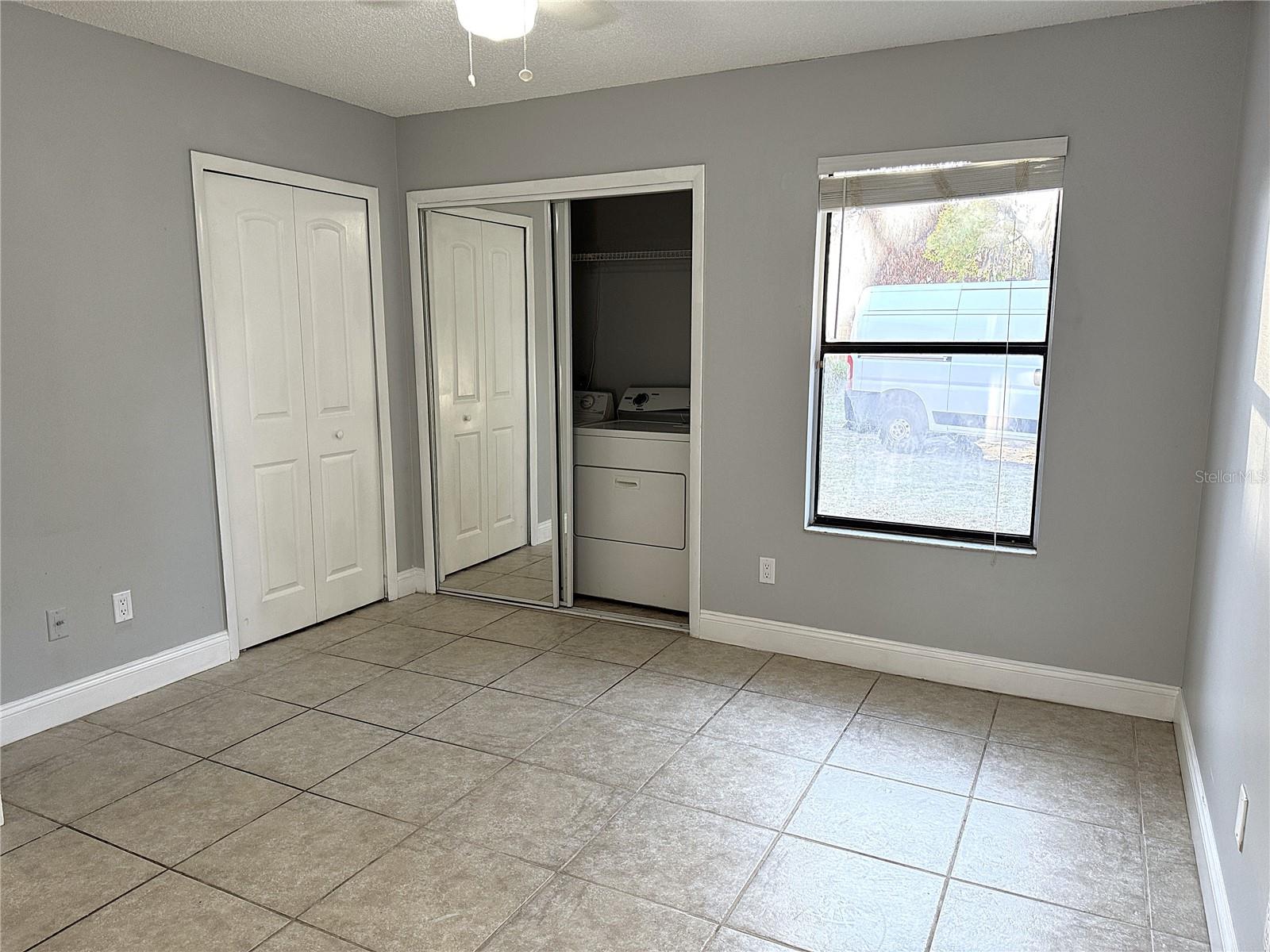 Image 27 of 43 For 421 Normandale Avenue