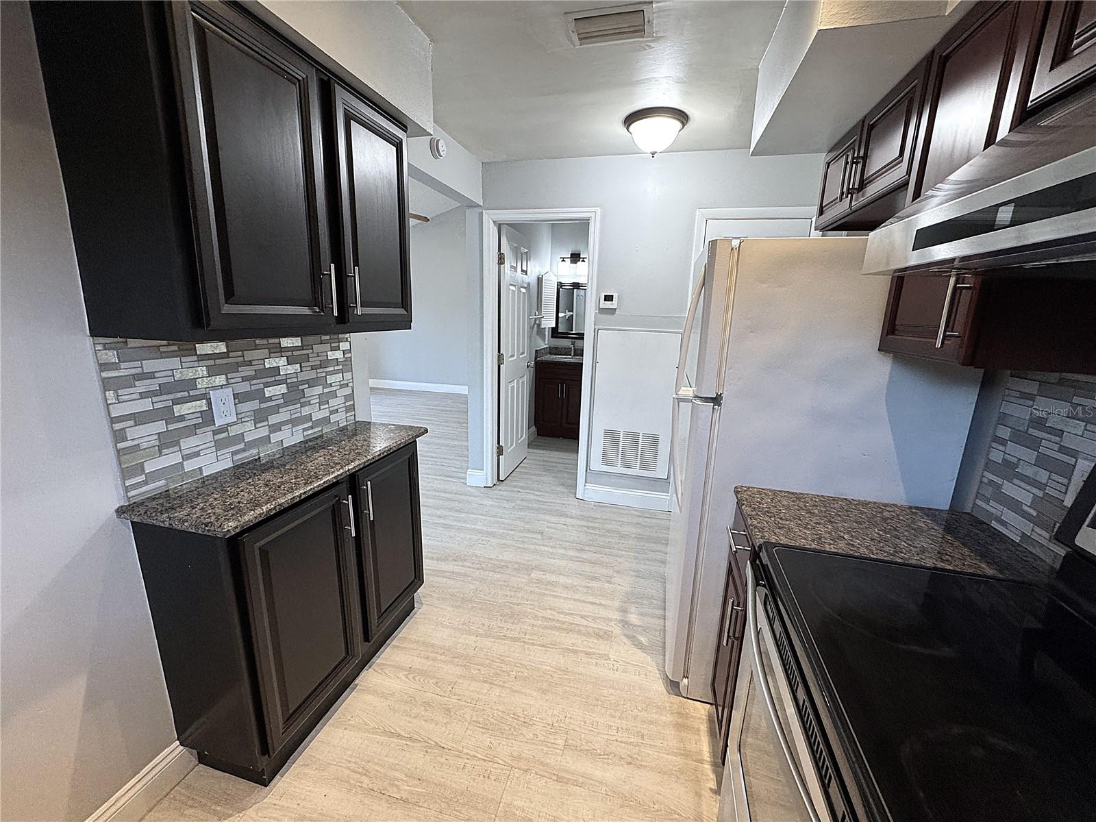 Image 6 of 43 For 421 Normandale Avenue