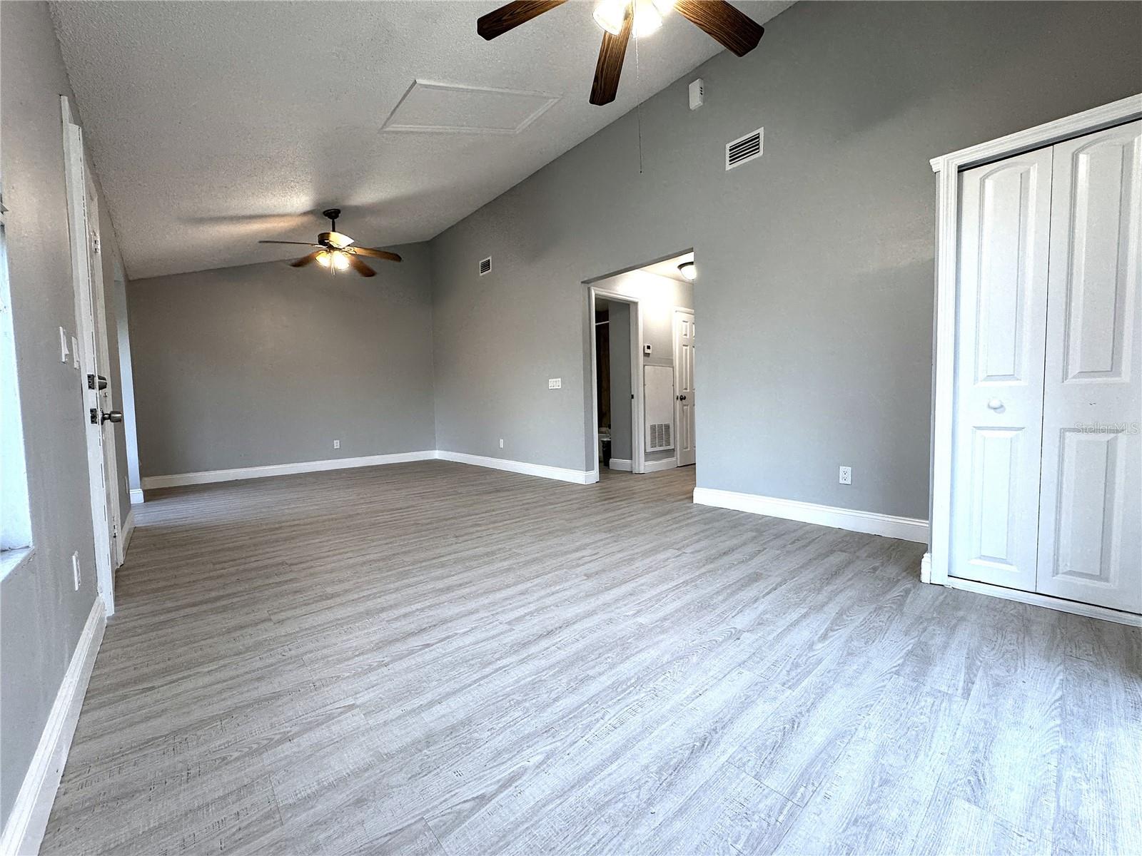 Image 8 of 43 For 421 Normandale Avenue