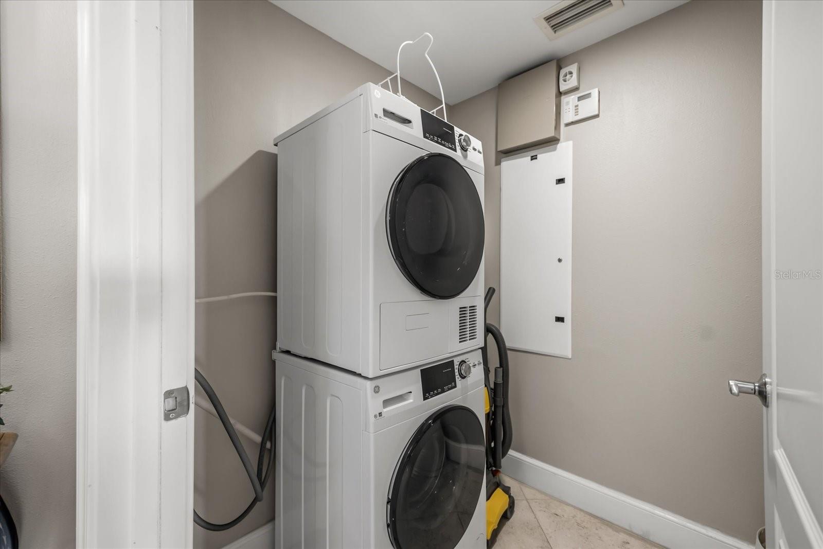 Image 20 of 52 For 7593 Gathering Drive 702