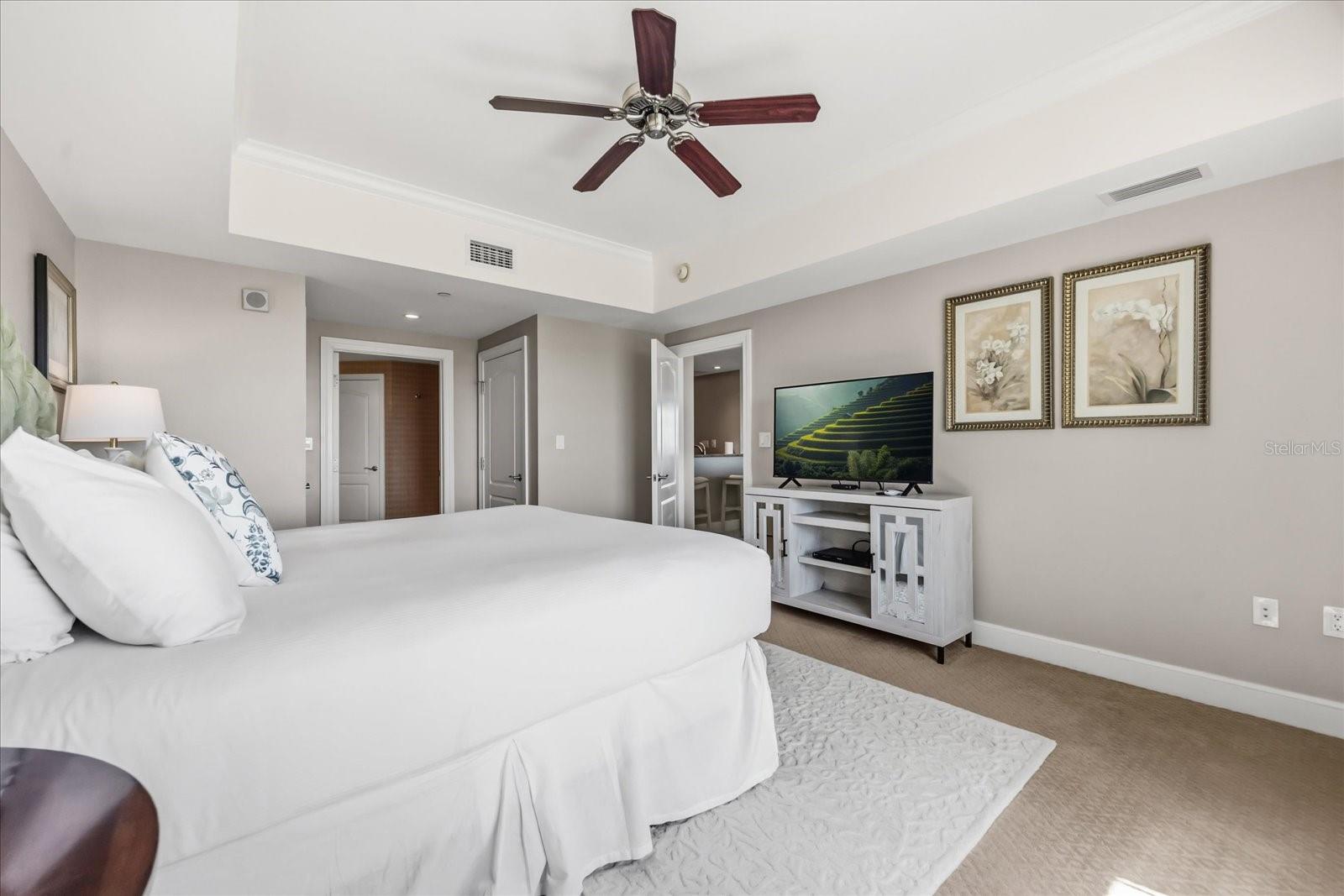 Image 23 of 52 For 7593 Gathering Drive 702