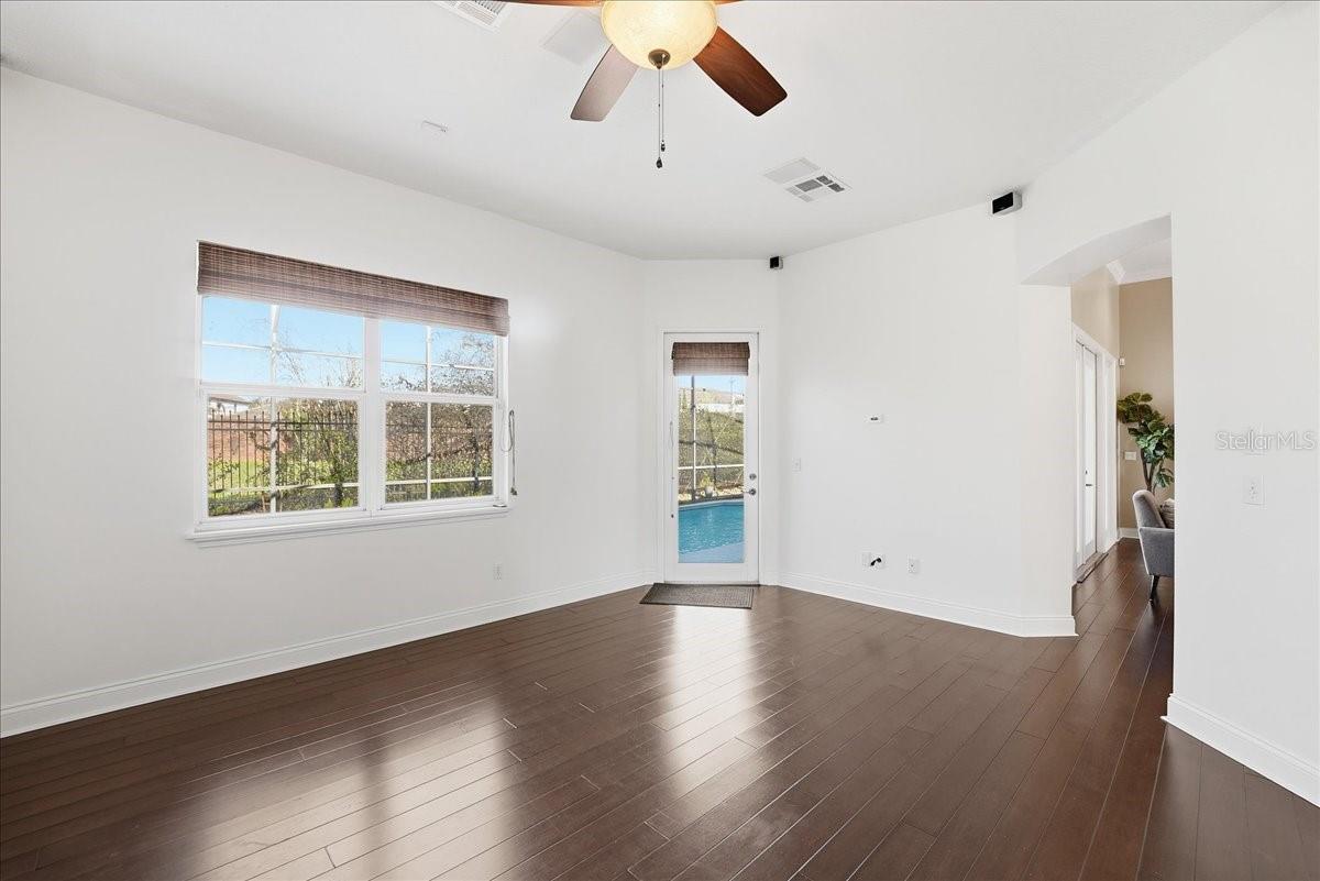 Image 22 of 39 For 10926 Woodchase Circle