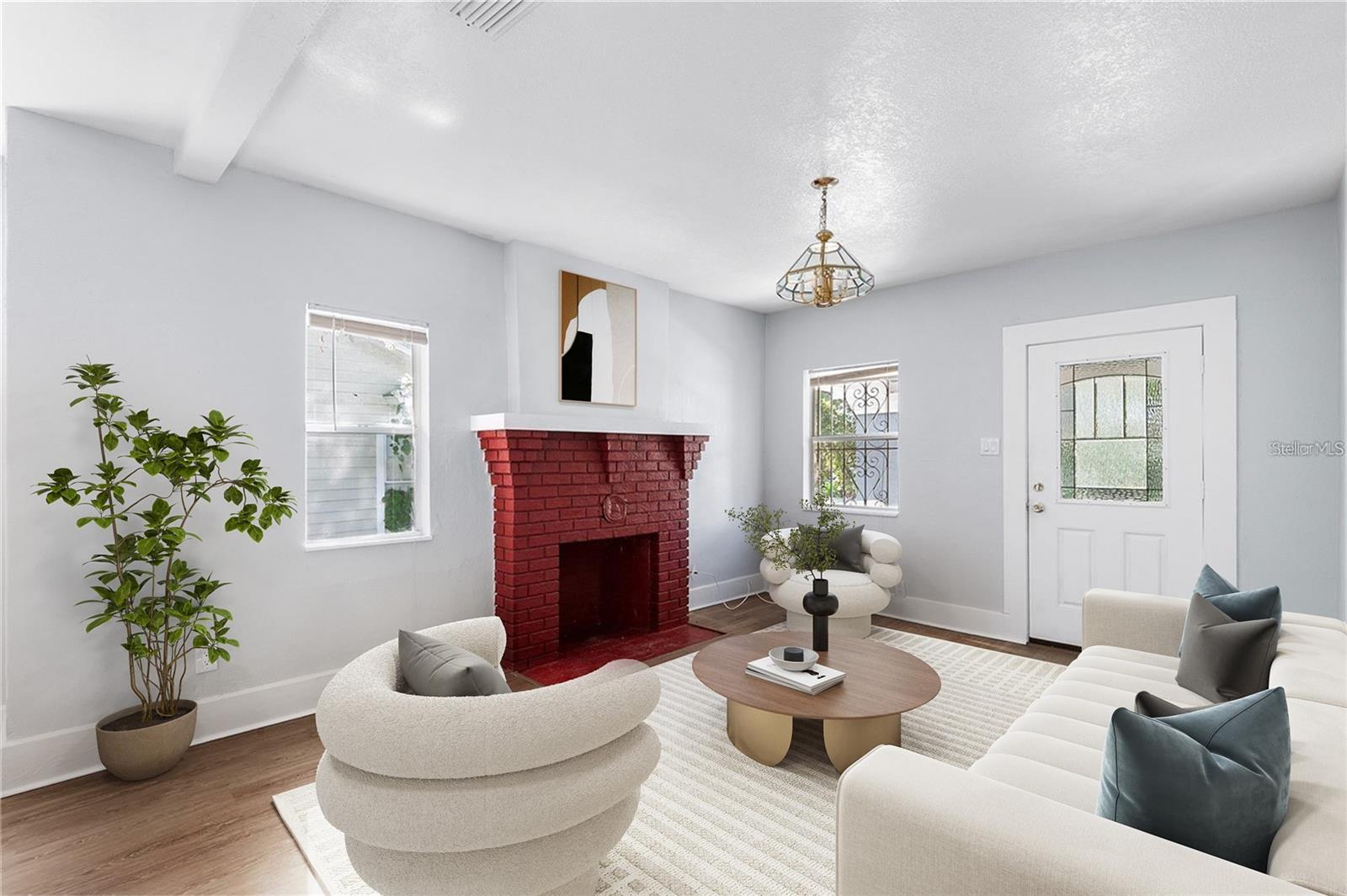 Image 3 of 12 For 811 Amelia Avenue