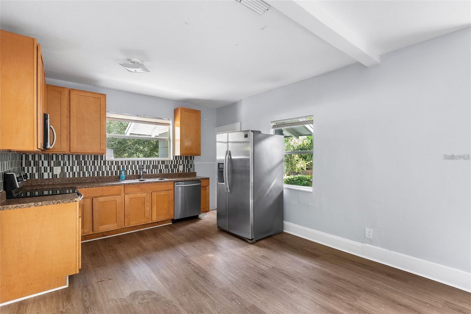 Image 4 of 12 For 811 Amelia Avenue