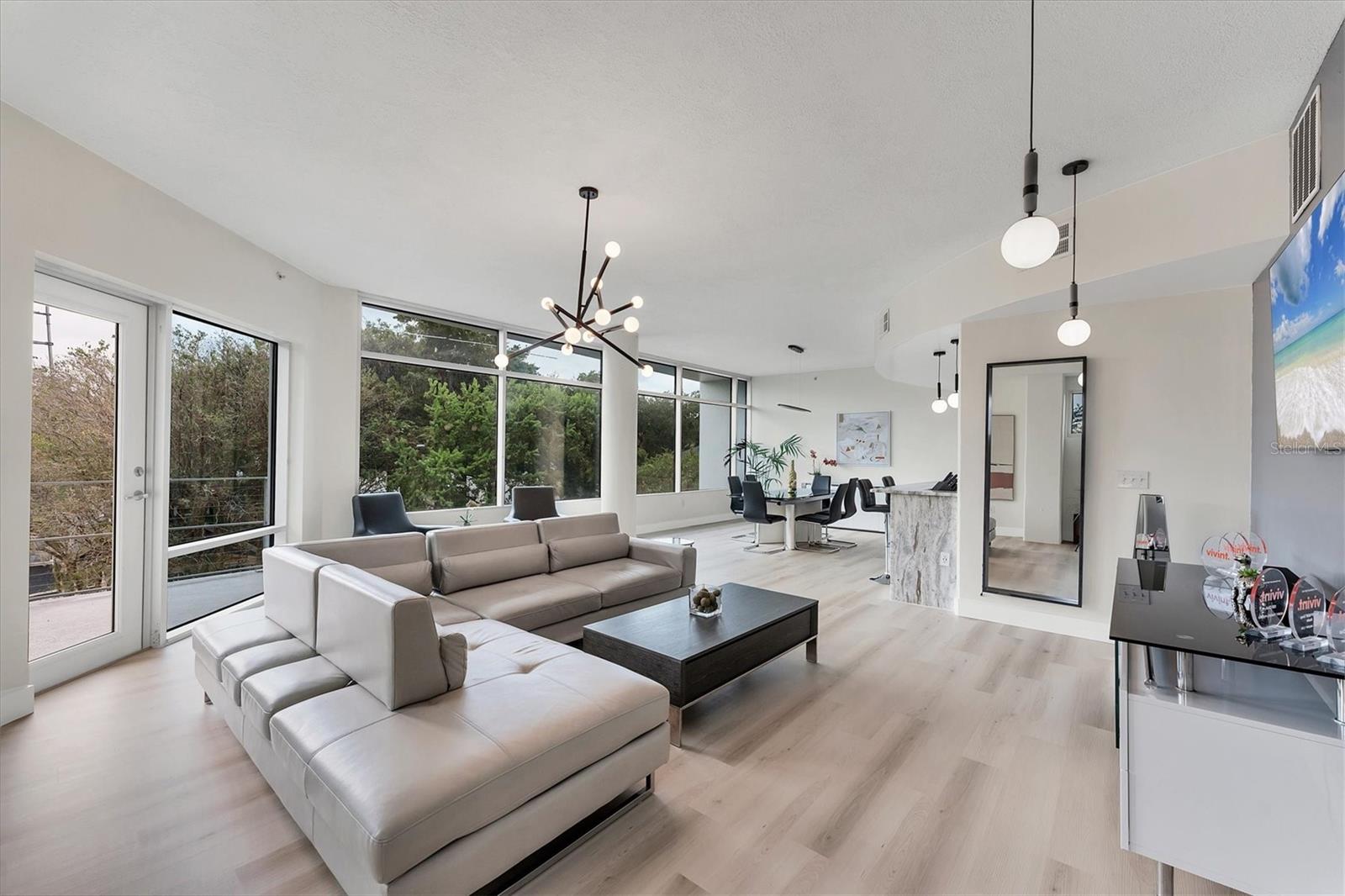 Image 11 of 52 For 525 Jackson Street 302