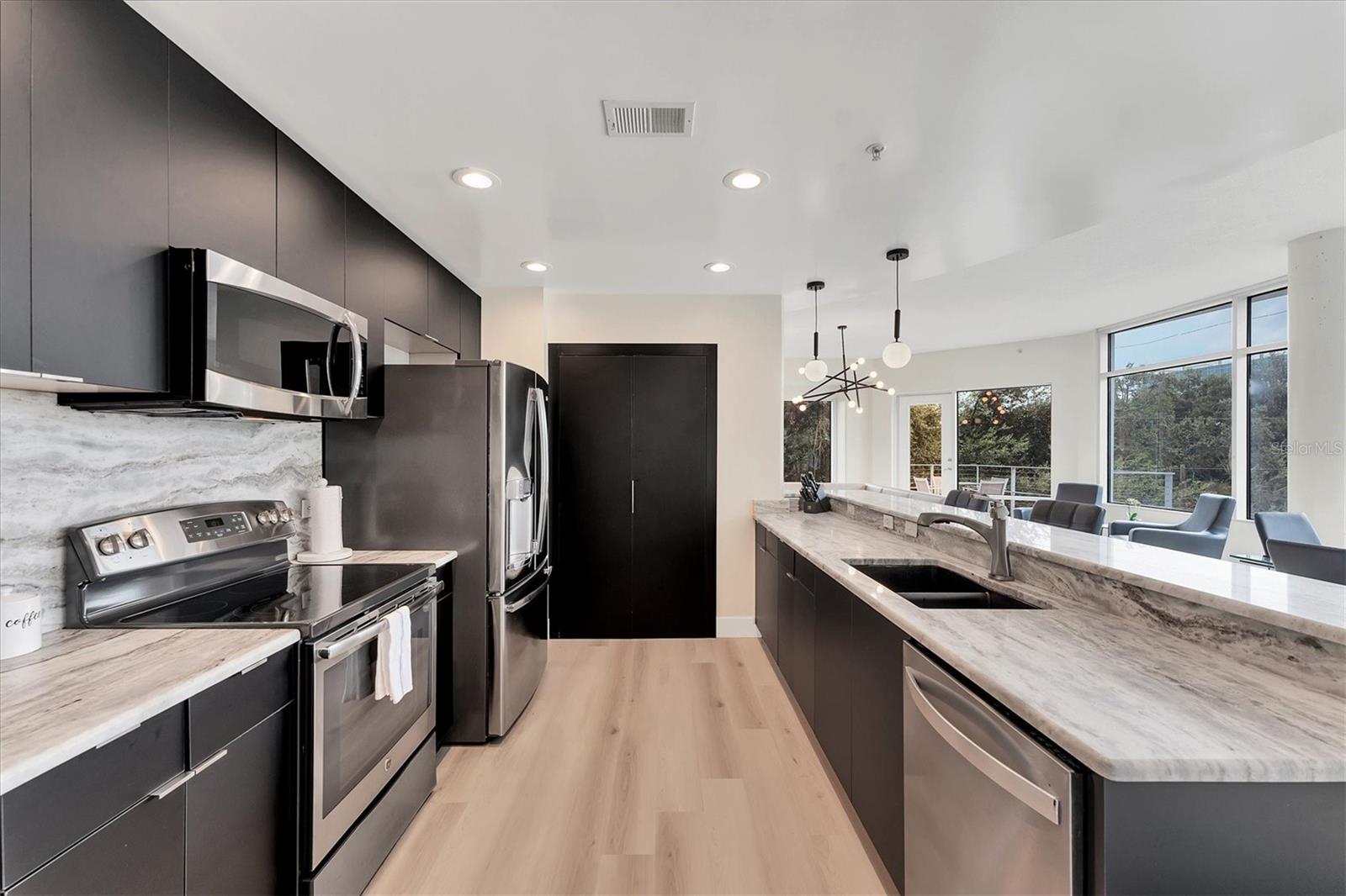 Image 14 of 52 For 525 Jackson Street 302