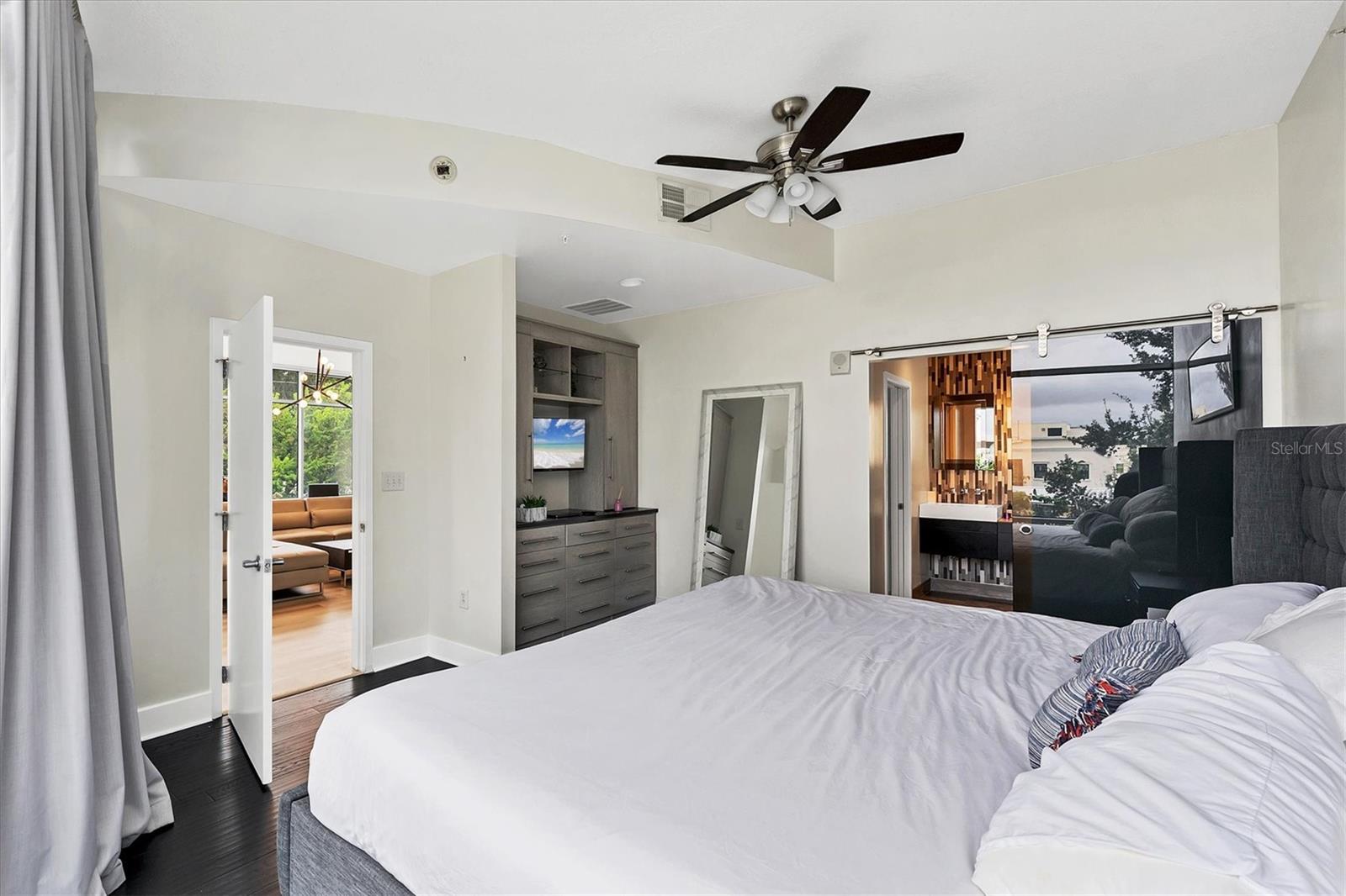 Image 21 of 52 For 525 Jackson Street 302