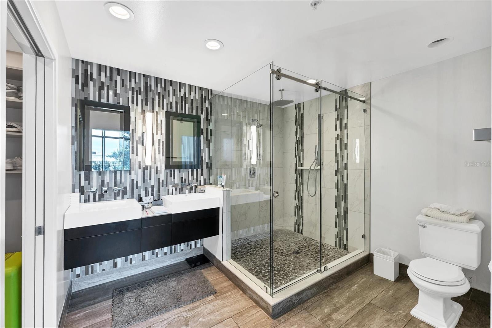 Image 22 of 52 For 525 Jackson Street 302